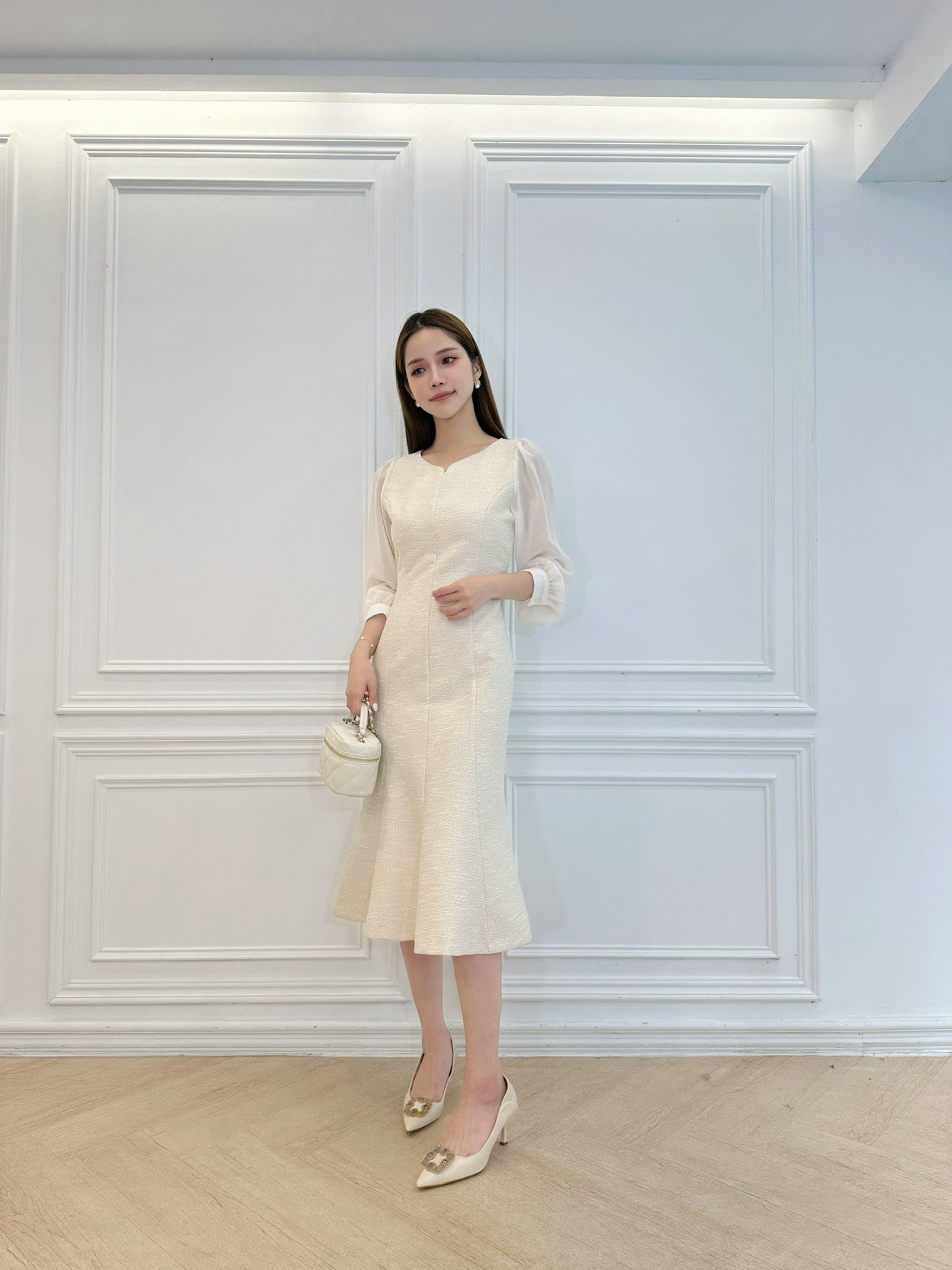 袖透膚圓弧領織紋洋裝