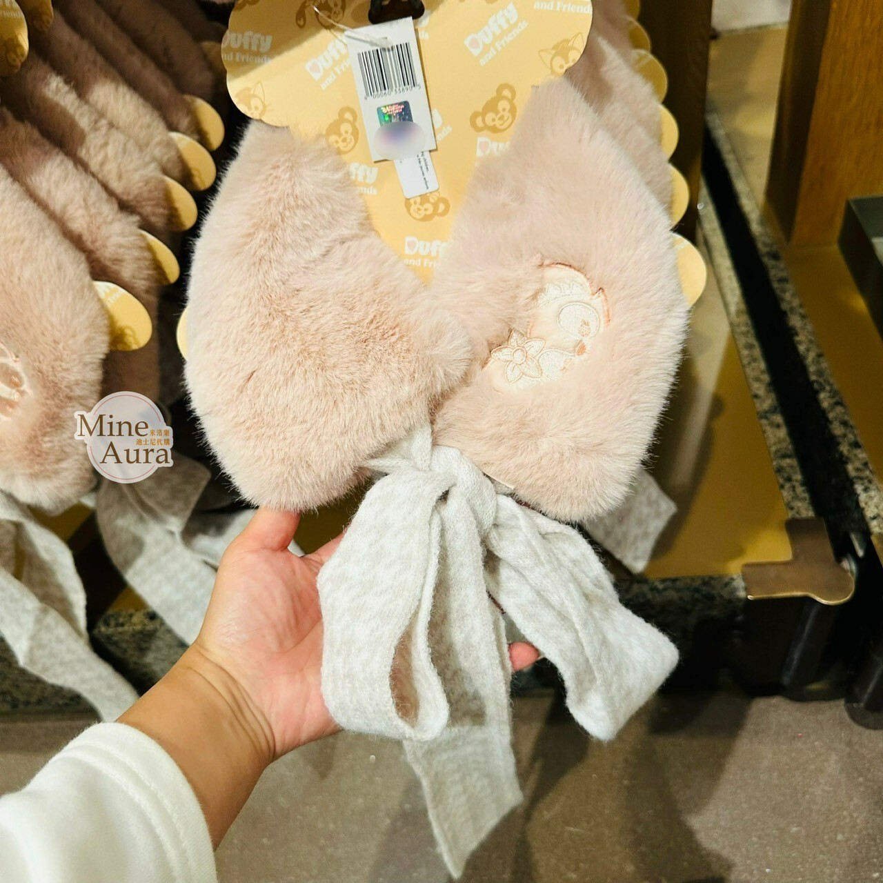 玲娜貝兒 Lina bell 刺繡毛毛 綁帶 圍巾 -上海迪士尼樂園