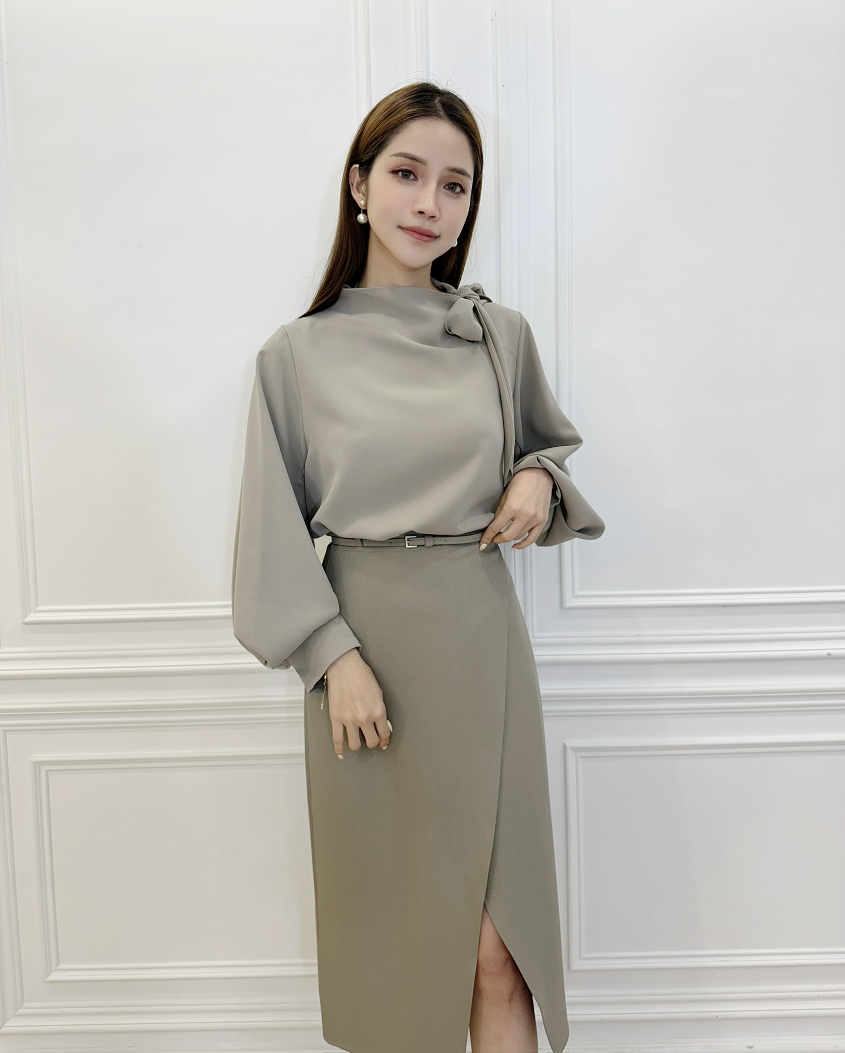 側扭結長領巾澎袖上衣