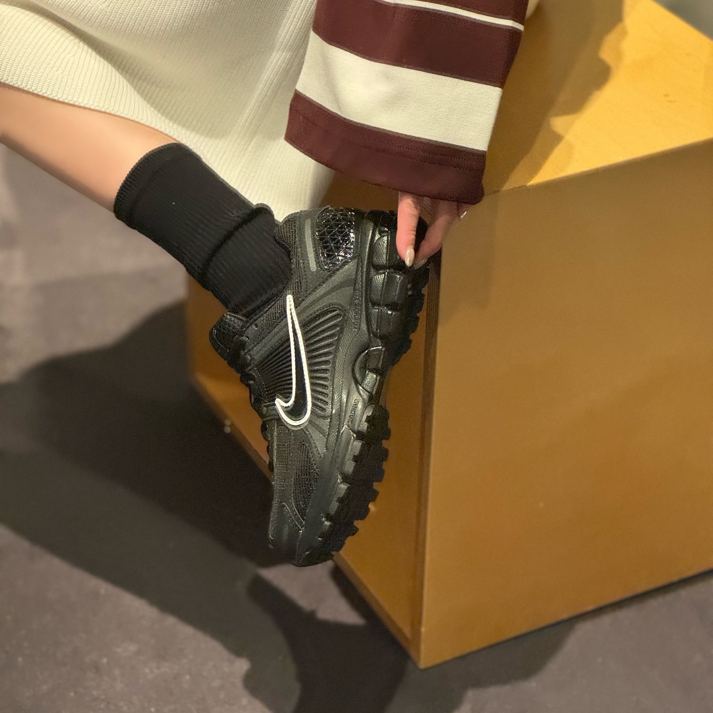 NIKE WMS ZOOM VOMERO 5 "Black Summit White" 反光系列