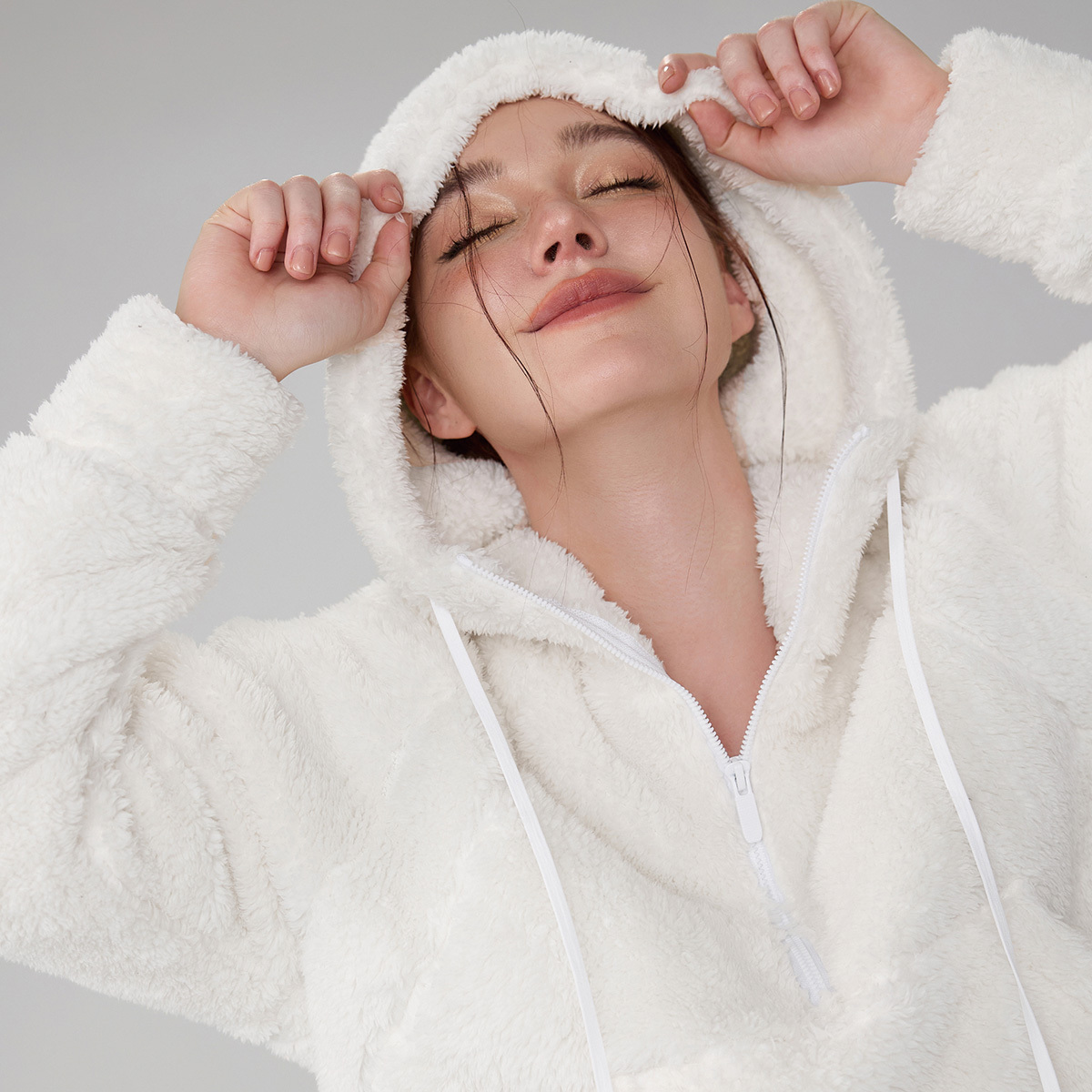 毛絨絨連帽抽繩前插口袋/運動/機能外套*