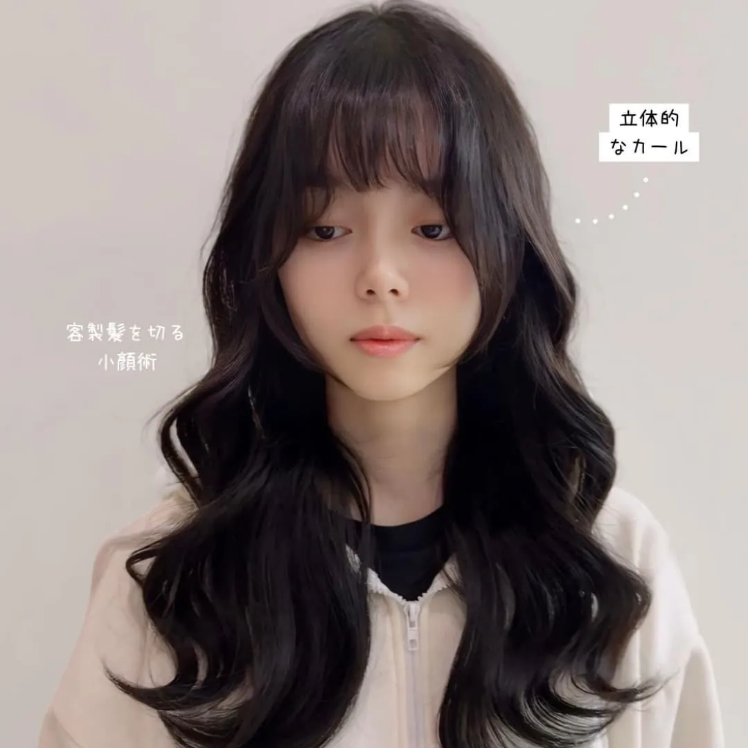 Eva’s work combines perms with "Small Face Bangs"