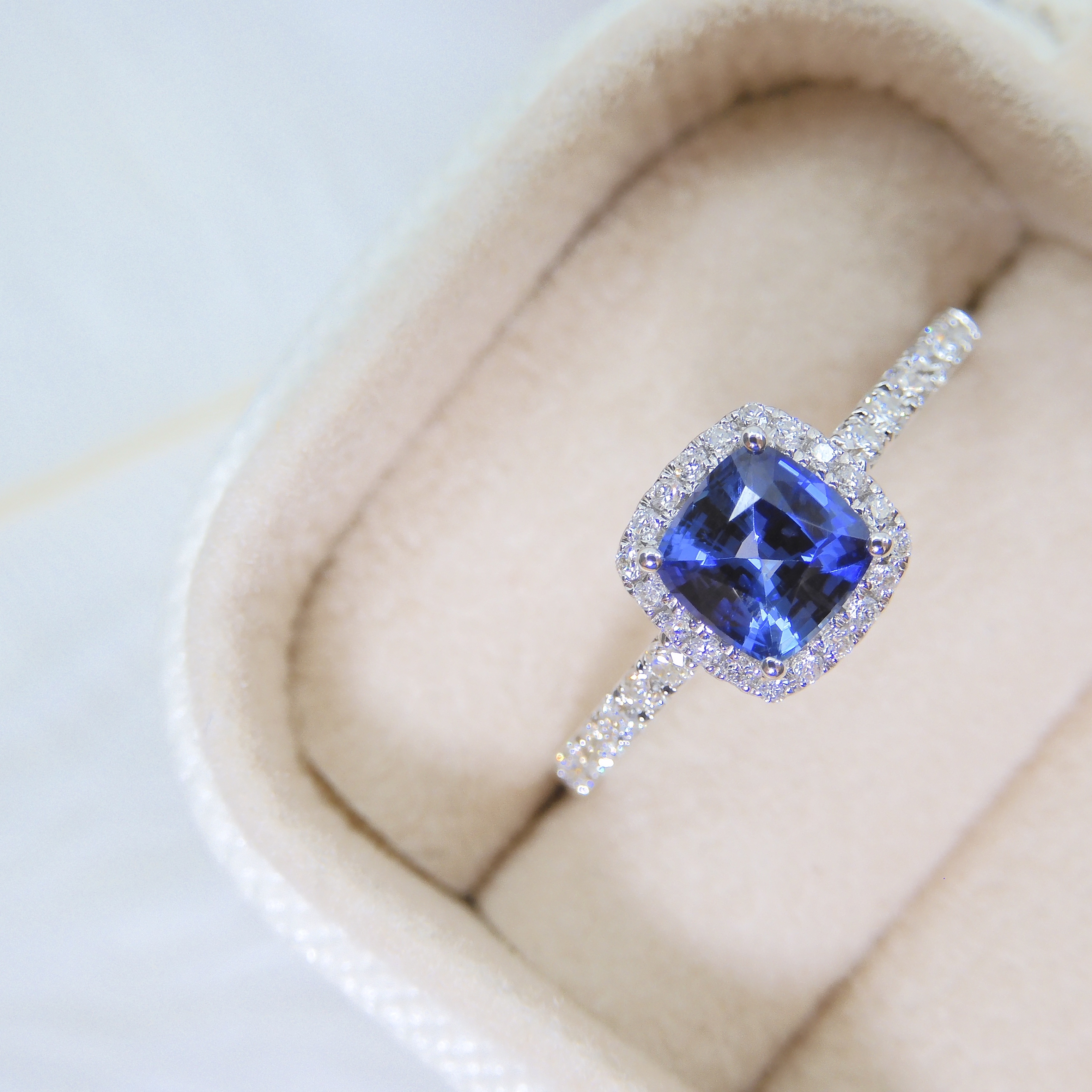 18K金 0.68ct 藍寶石戒指 (配國際證書)