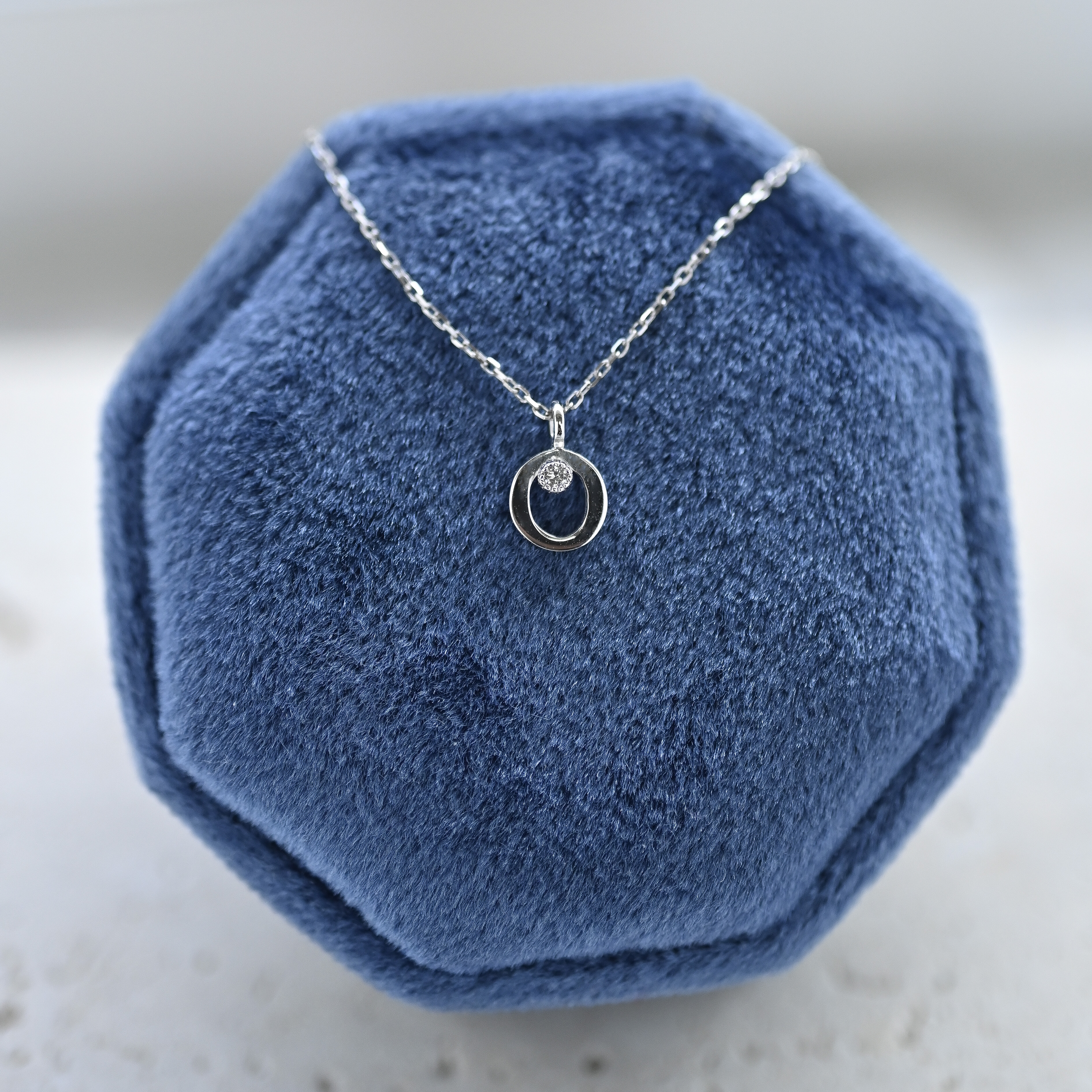 18K Letter "O" Diamond necklace