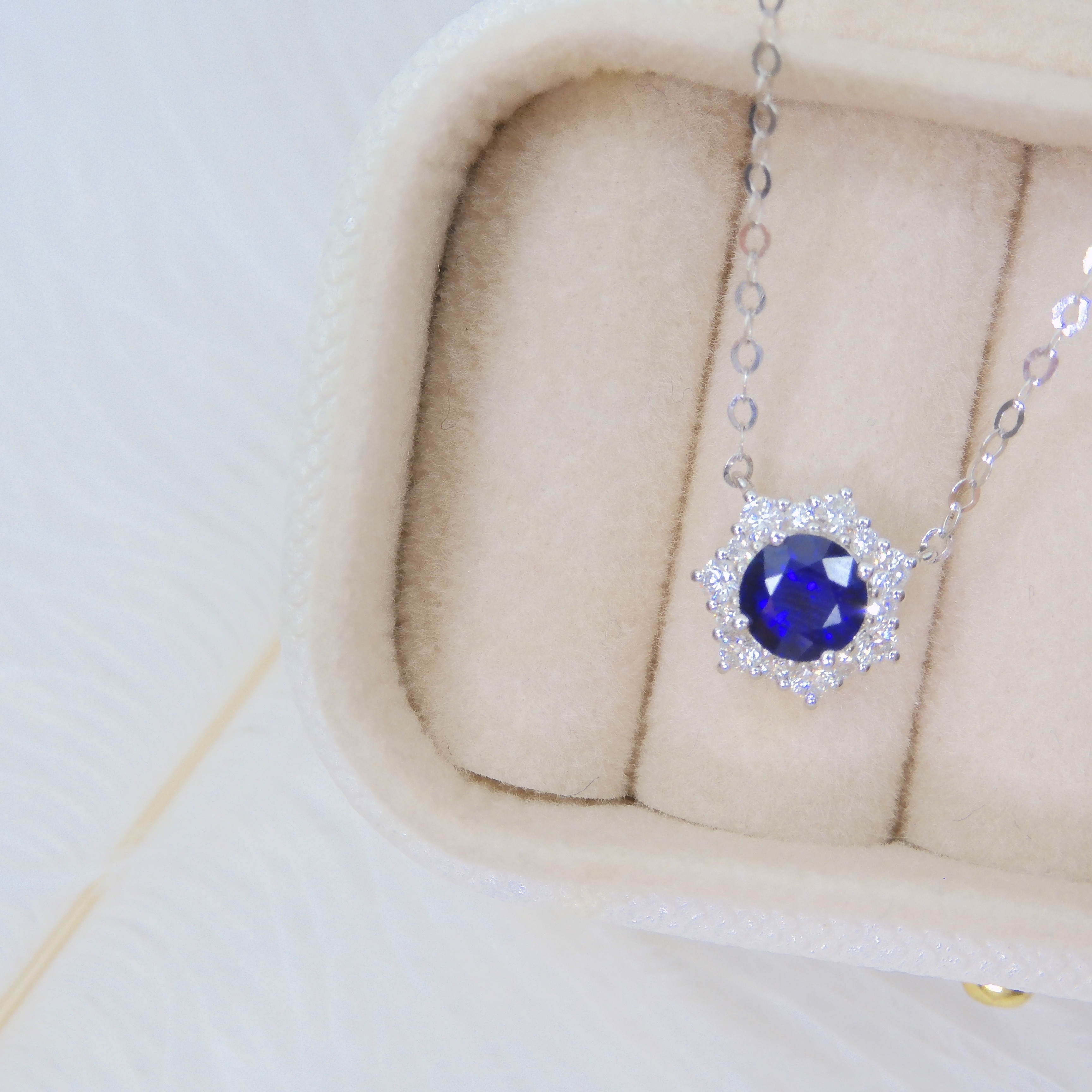 18K金 0.62ct 藍寶石項鏈 (配國際證書)