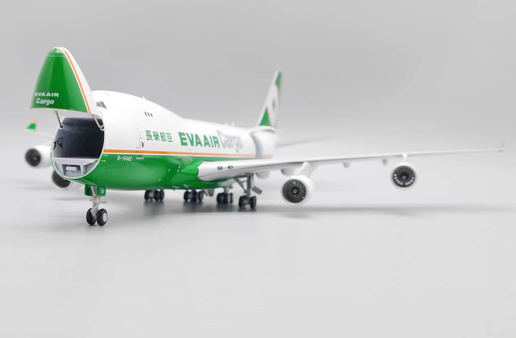 JCWINGS 1/200 長榮航空貨運波音747-400F 編號: B-16482 可開艙 JCWINGS 1/200 長榮航空貨運波音747-400F 編號: B-16482 可開艙