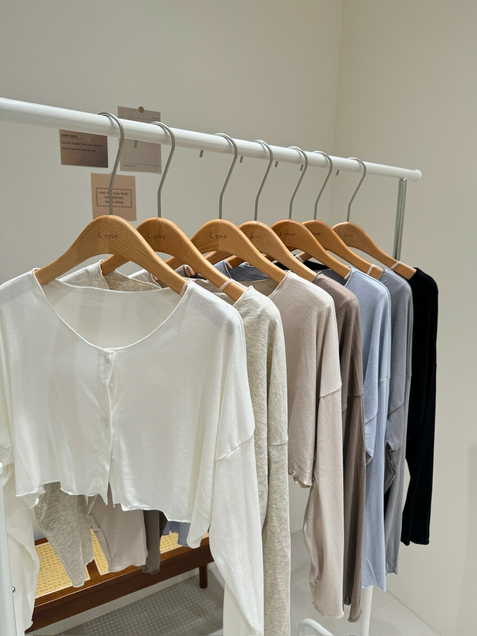 木耳邊排扣罩衫