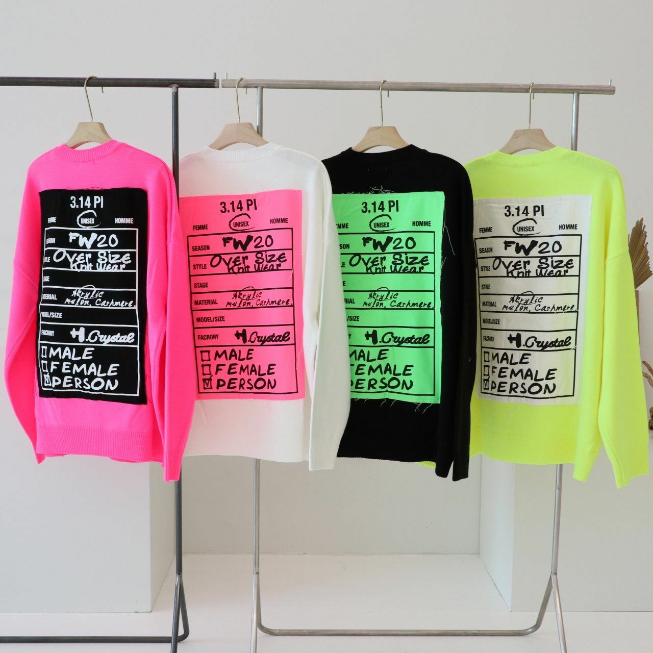 圓領拼色英文字針織衫 3.14-048T