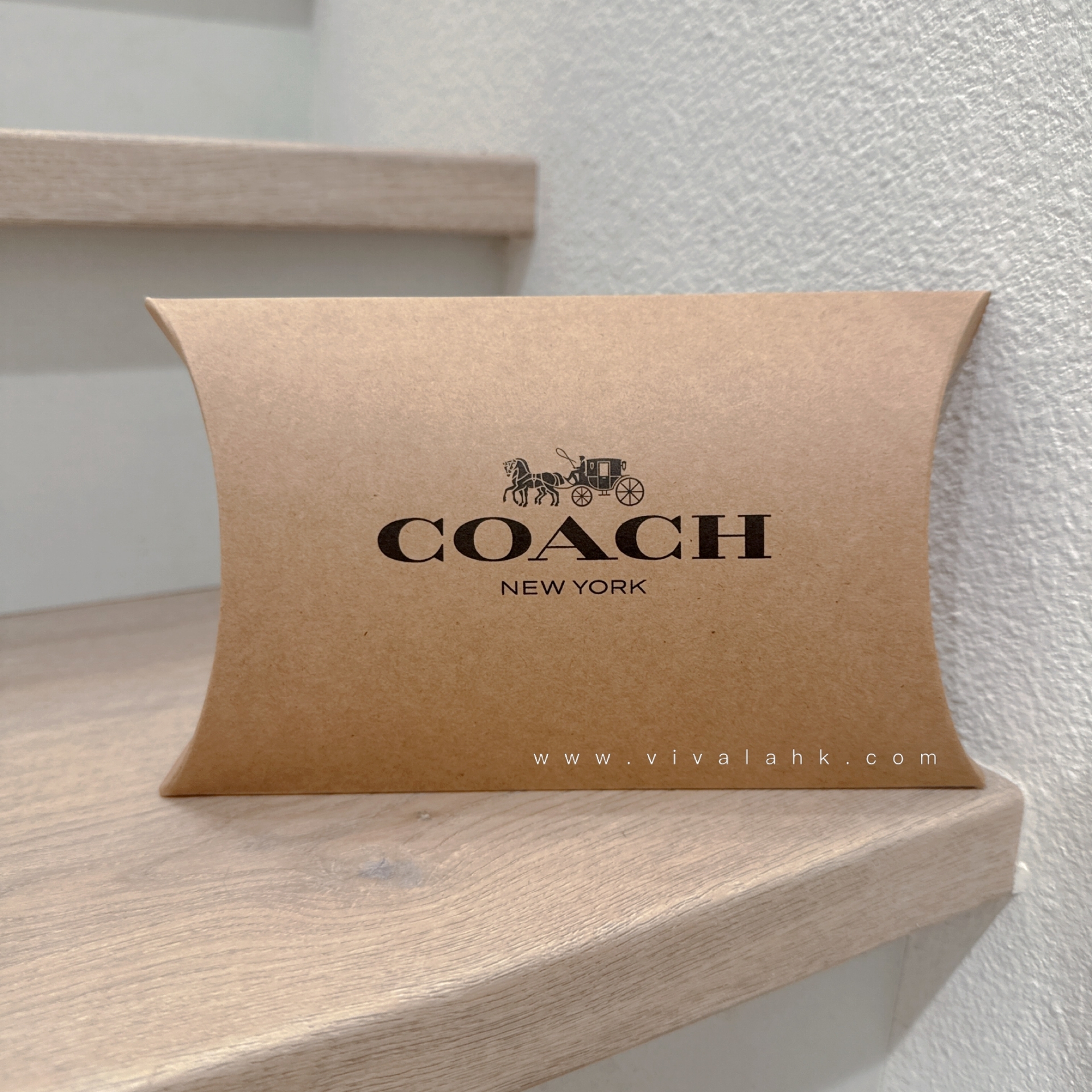 Coach - 禮盒 (枕頭型)