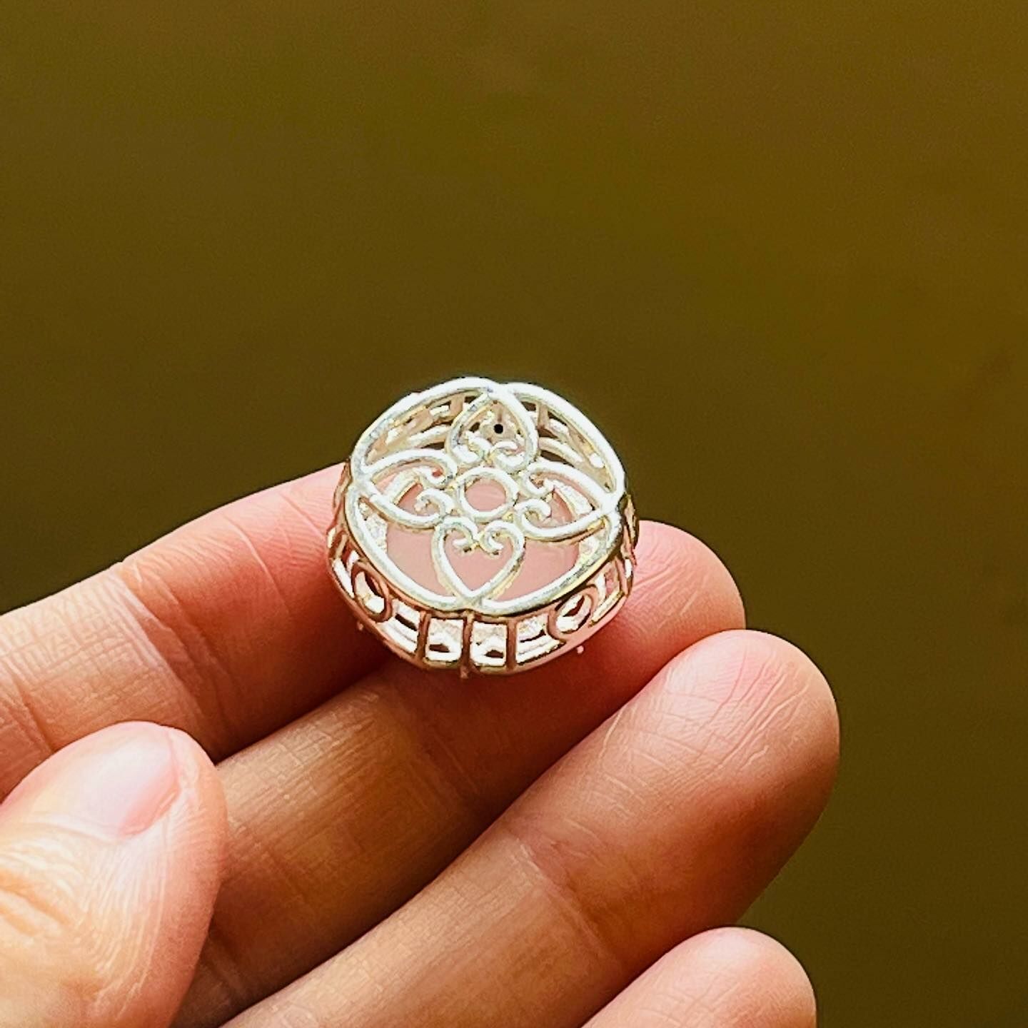 [原石] 女王貝 通孔 水晶魔盒 可當串珠配件或項鍊吊墜