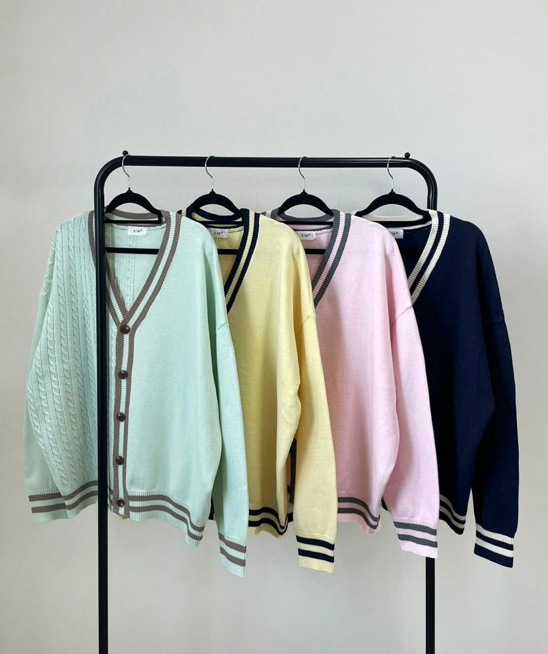 拼色V領開胸針織外套 3.14-055JK