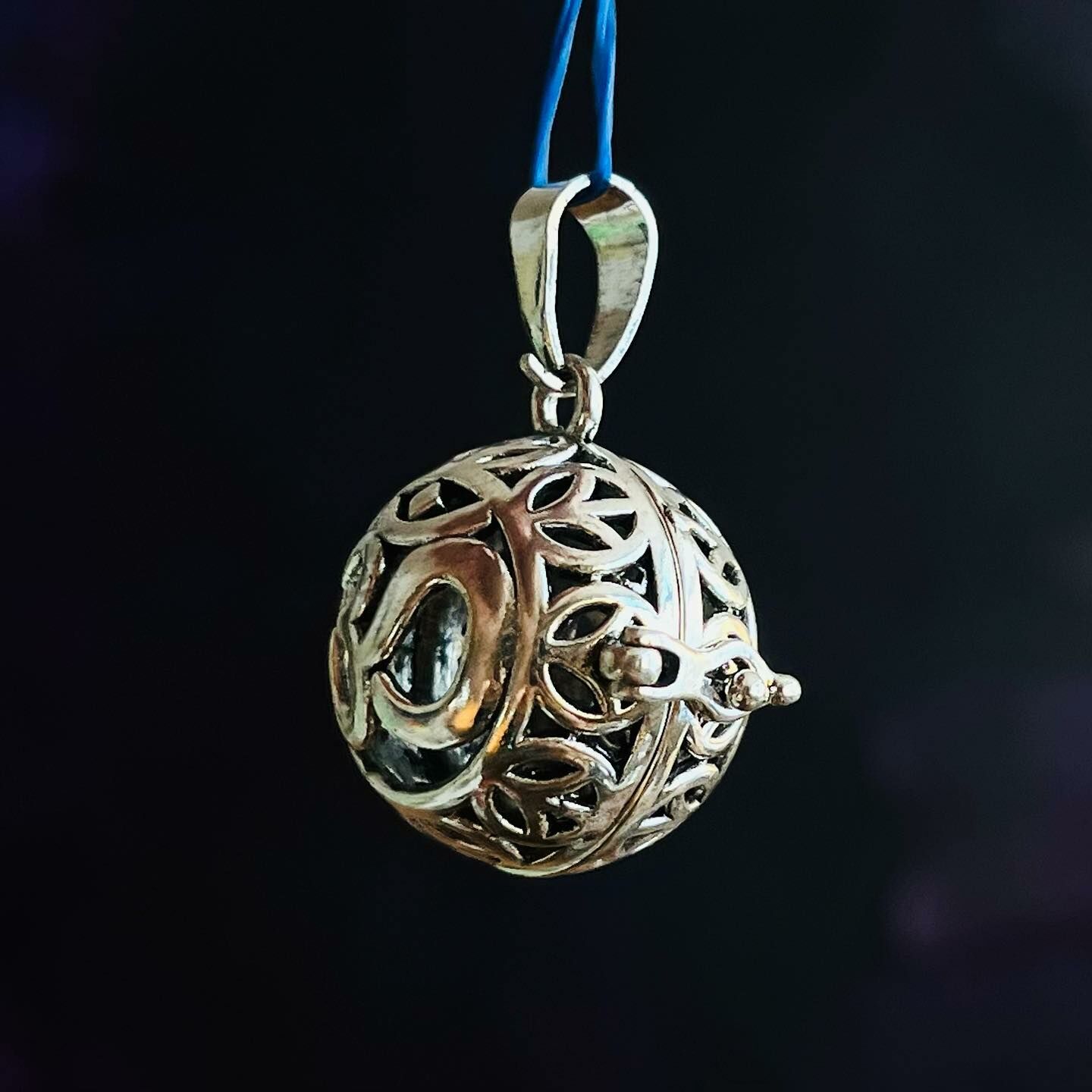 [原石] 嗡 om 字 水晶小球金屬盒 吊墜 附贈香丸一瓶