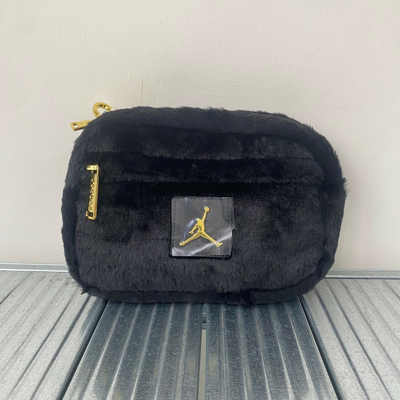 Nike Jordan Fur絨毛肩背包(肩帶可拆) JD2443009AD