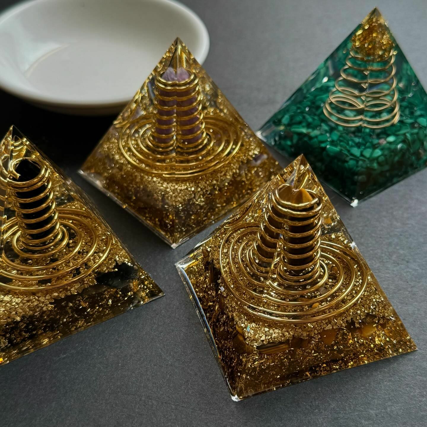 [原石] 奧剛金字塔 / 奧根塔 黑曜石、紫水晶、孔雀石、虎眼石