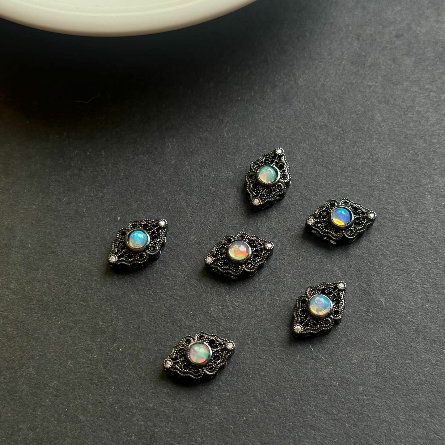 [原石] 衣索比亞蛋白石 通孔 水晶魔盒