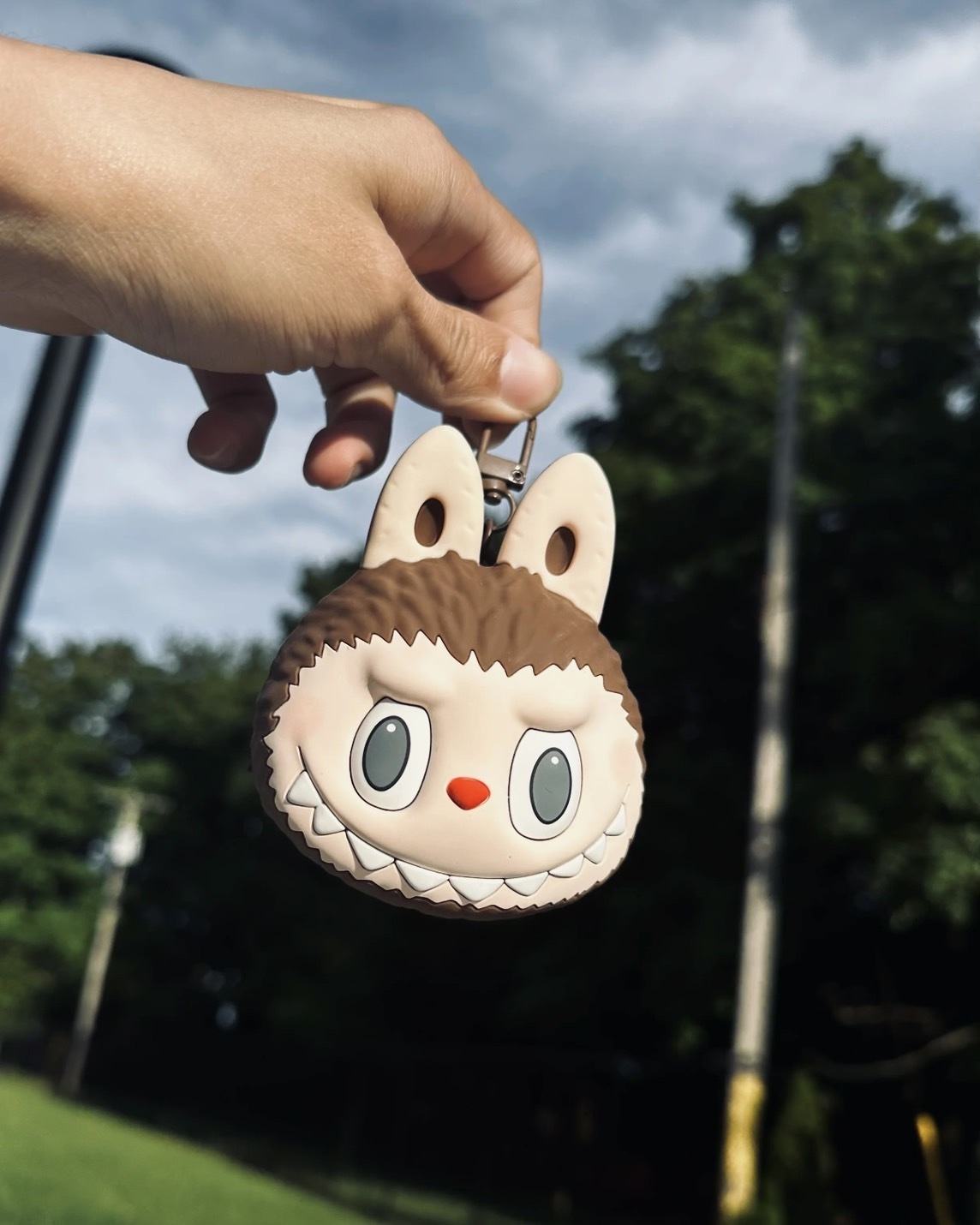 <正版授權 限量代購>POPMART 泡泡瑪特 LABUBU ORIGINALS 棕色 矽膠 耳機包