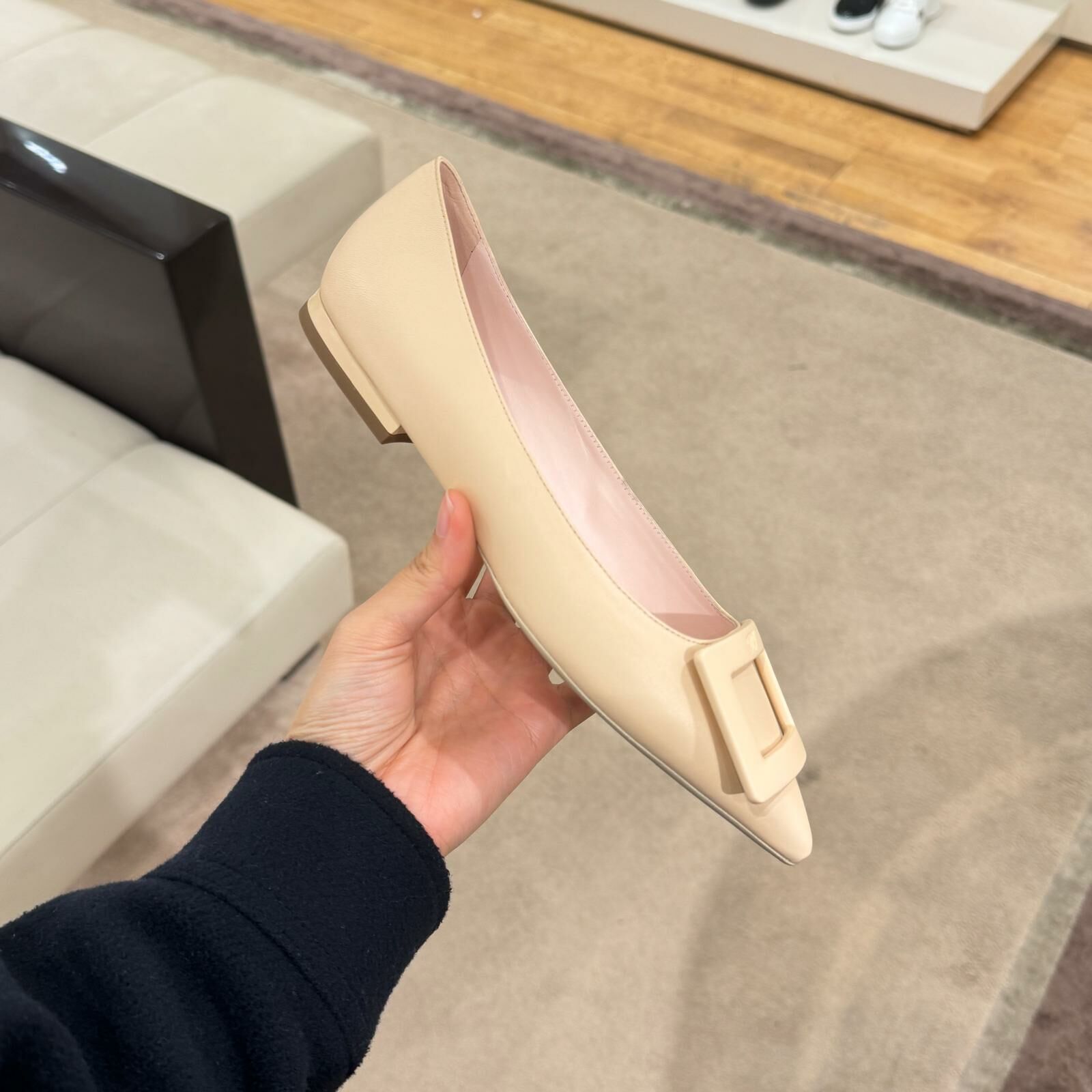 Roger Vivier RV gommettine ballerinas flats nude