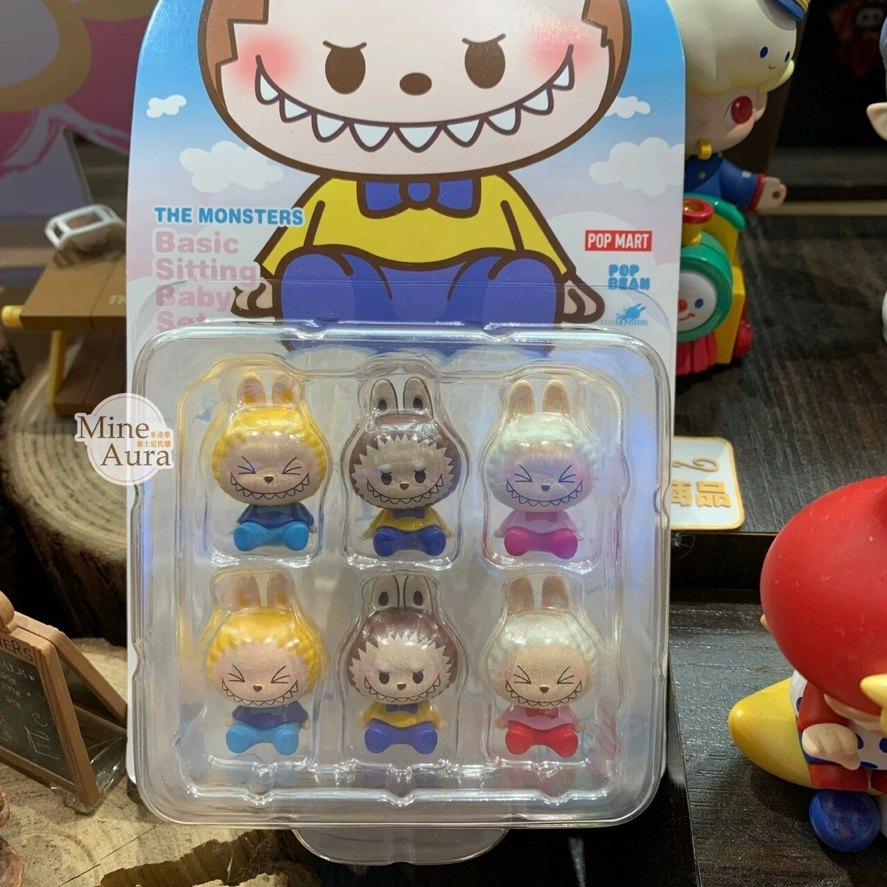 POP MART 泡泡瑪特 萌粒 THE MONSTERS 拉布布 LABUBU PTS限定 坐姿 吊卡 公仔套組 -泡泡瑪特城市樂園