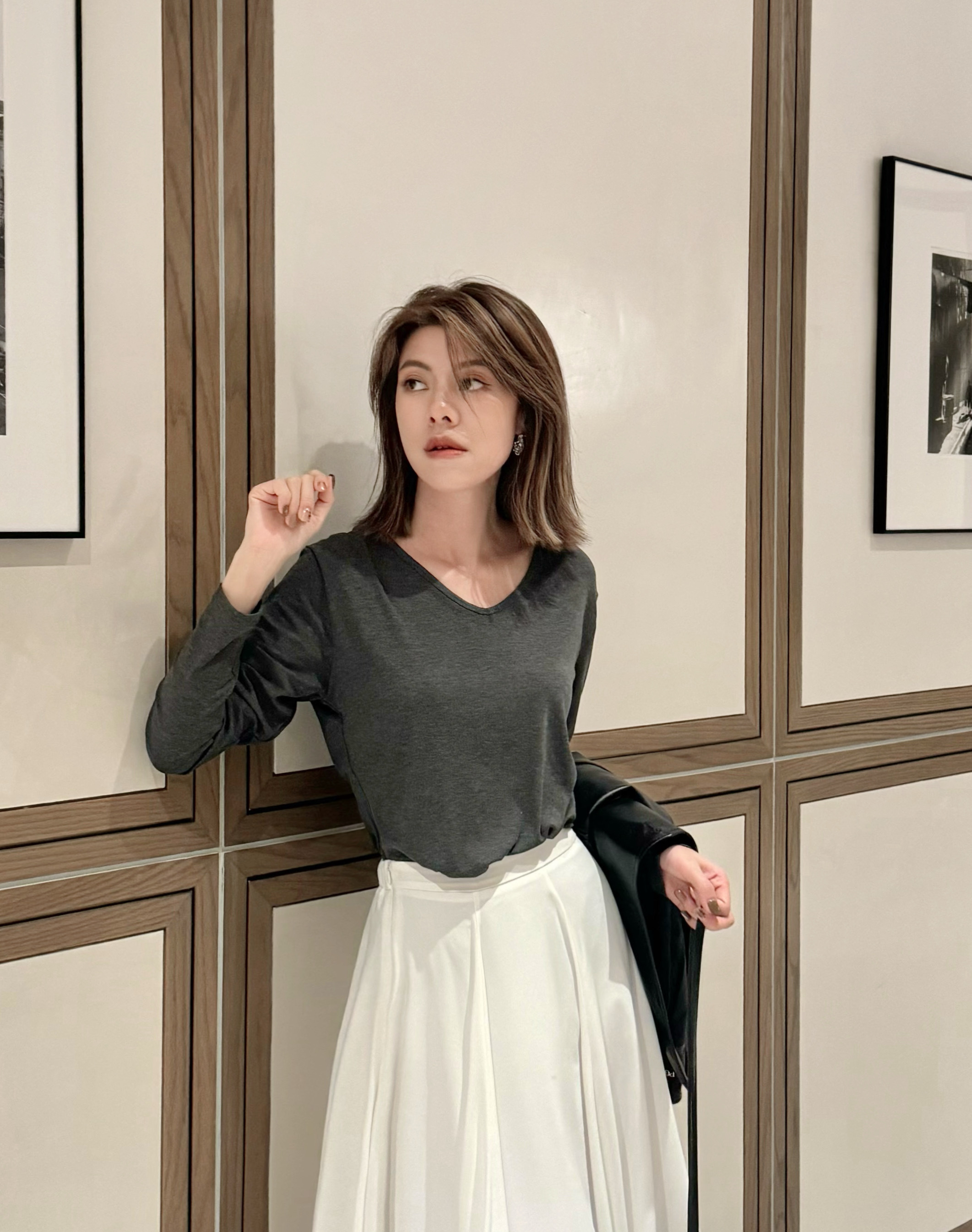 V-Neck Ribbed Long Sleeve Tee_TP249L07