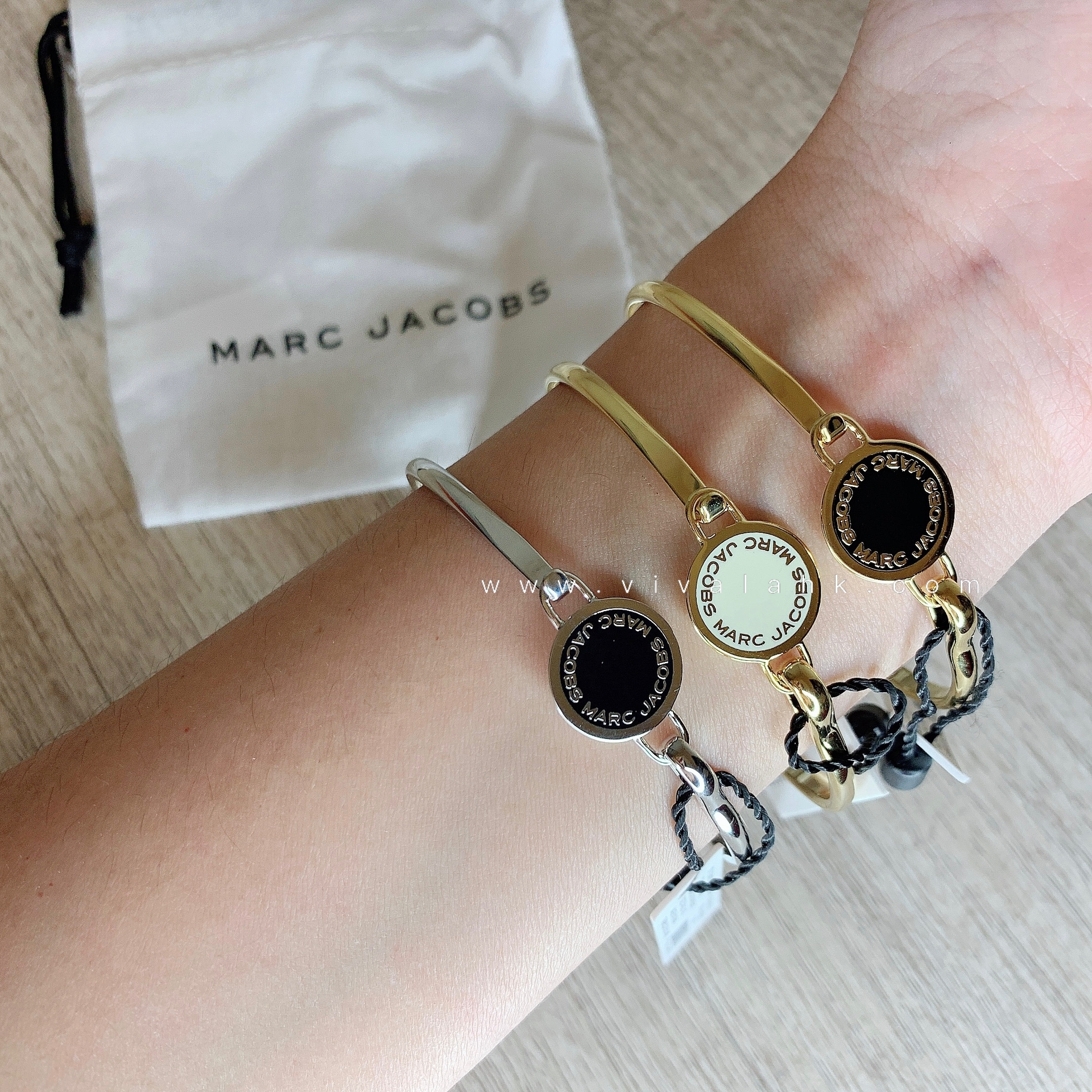 Marc Jacobs - Logo Disc Bangle (M0008542)
