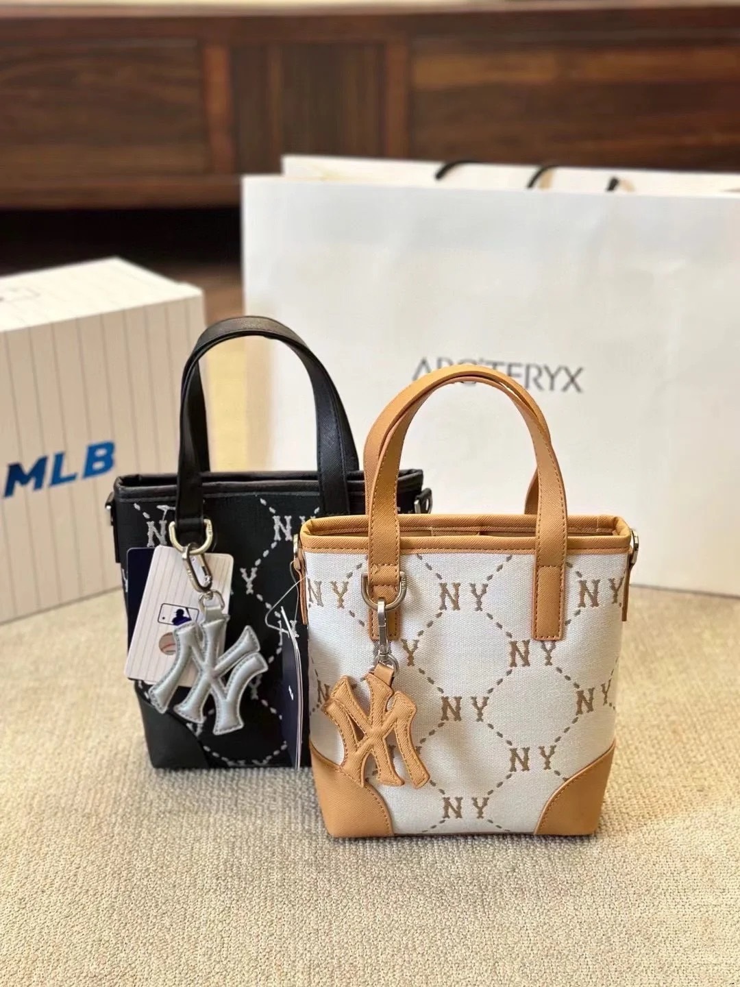 【現貨】 韓國代購 MLB MONOGRAM SHOULDER BAG 復古老花 手提小包 側背 (SP24印花風主題新款)