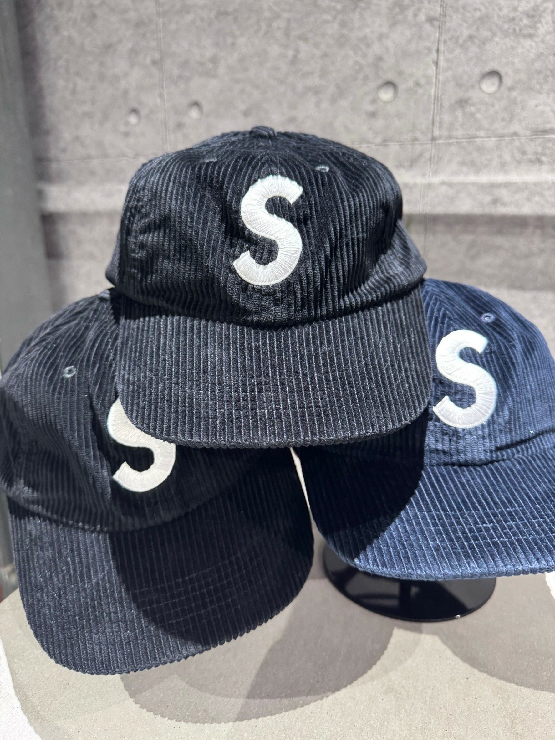 SUPREME S LOGO corduroy material old hat two colors
