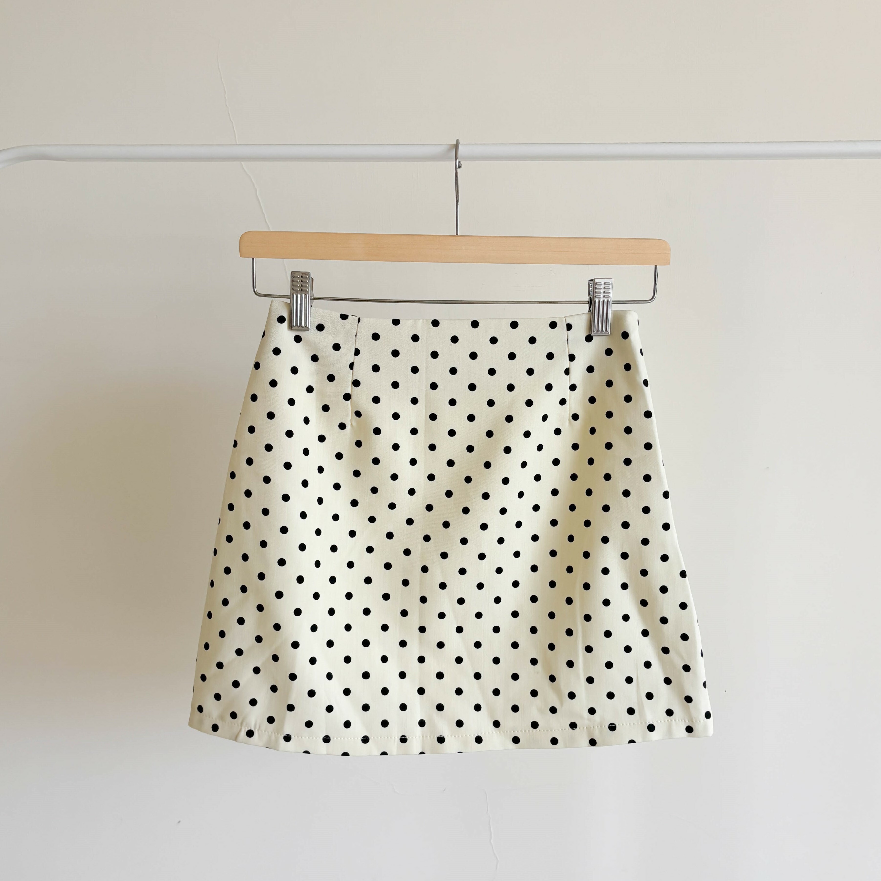 微A字點點短裙（有安全褲）（現貨）
