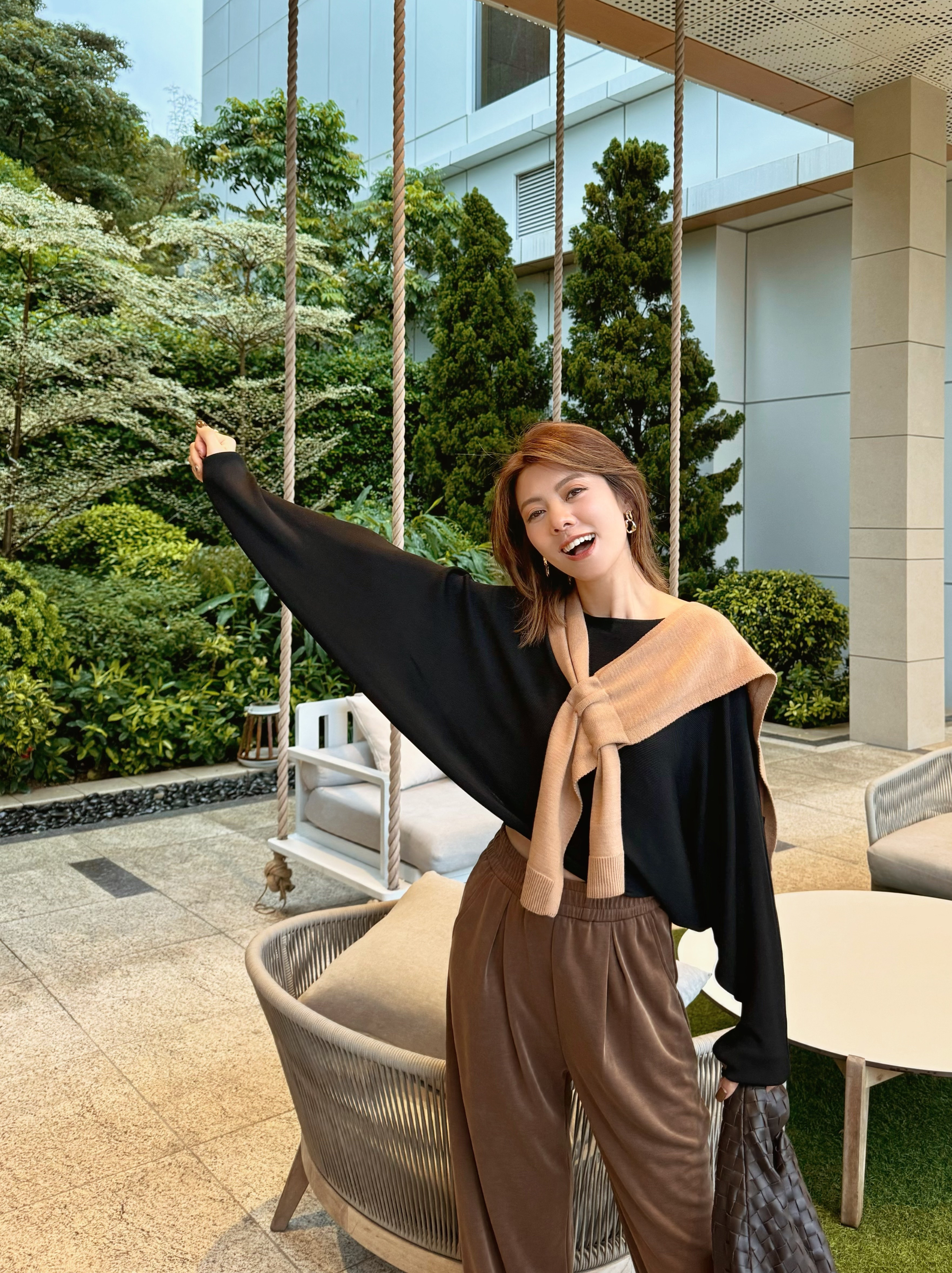 Batwing Sleeve Silk-Blend Cropped Knit Top_KN2410L12