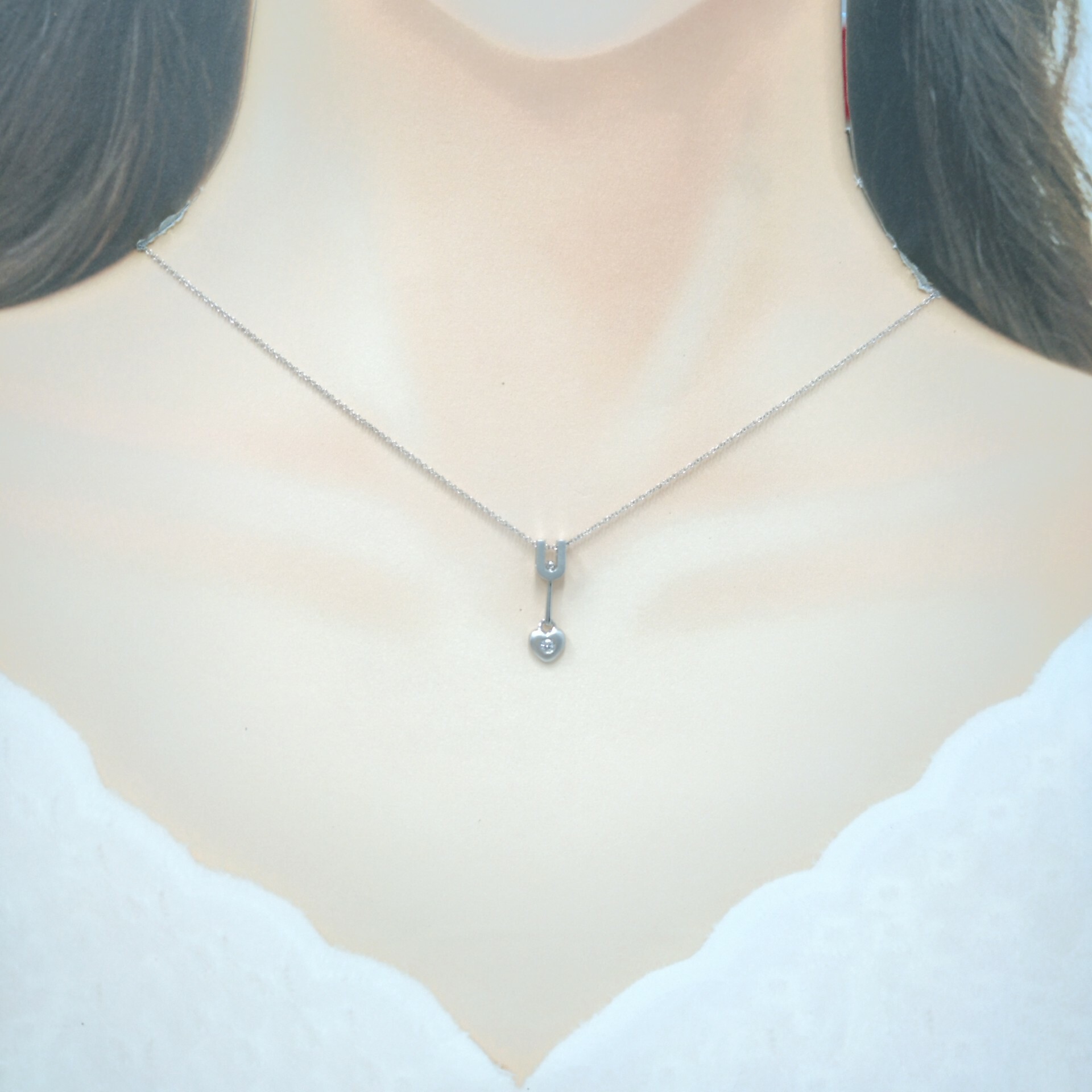 18K White Gold 0.04ct Diamond Pendant