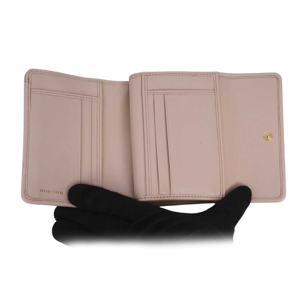 【MIU MIU】金字納帕軟皮拉鍊零錢袋三折短夾(粉色)5ML002 2FPP F0236