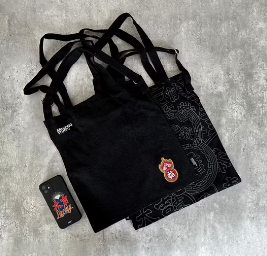 【香港懷舊霓虹燈 】 側背帆布袋丨Amazing Studio