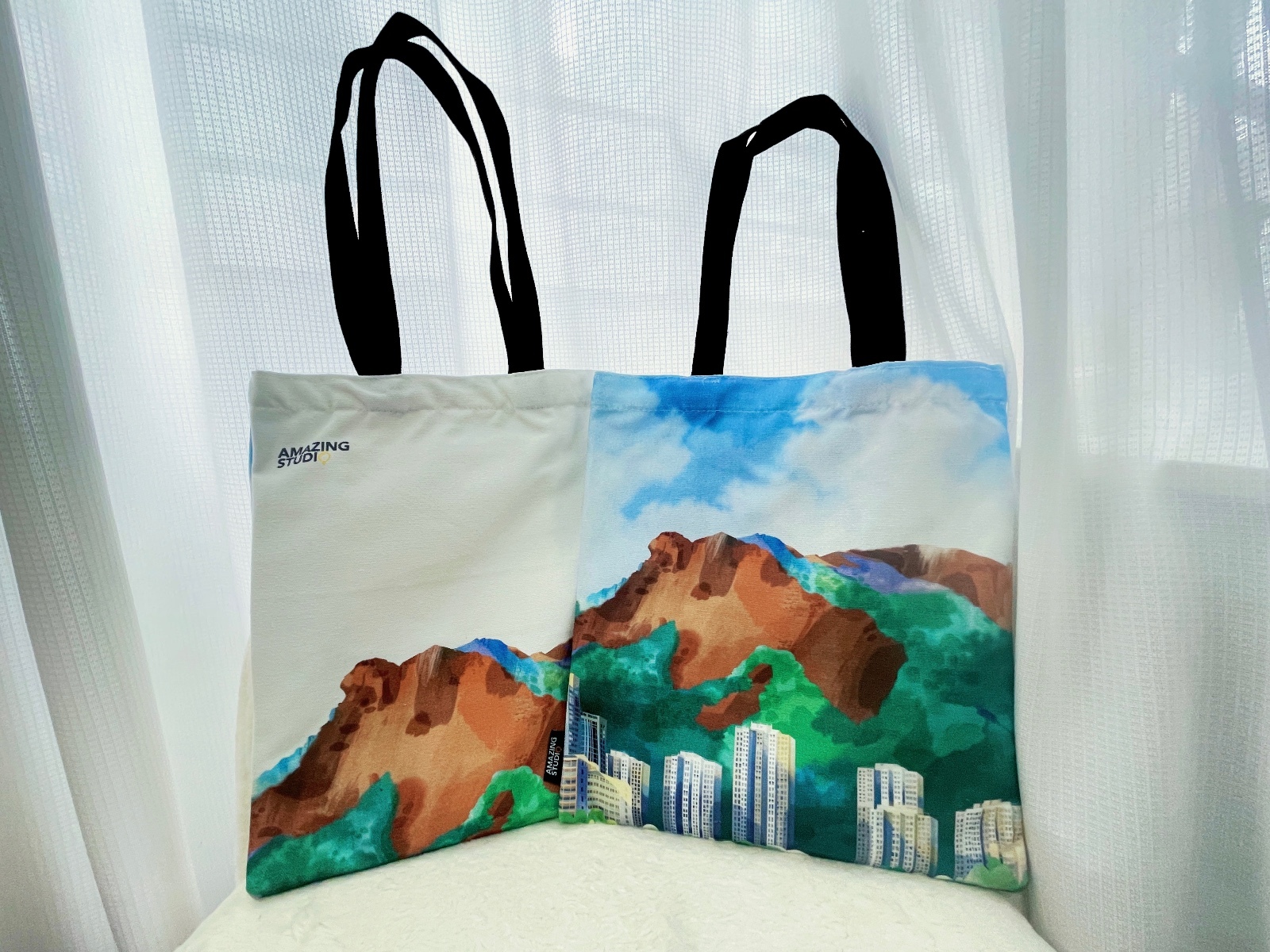 【獅子山】 側背帆布袋丨Amazing Studio