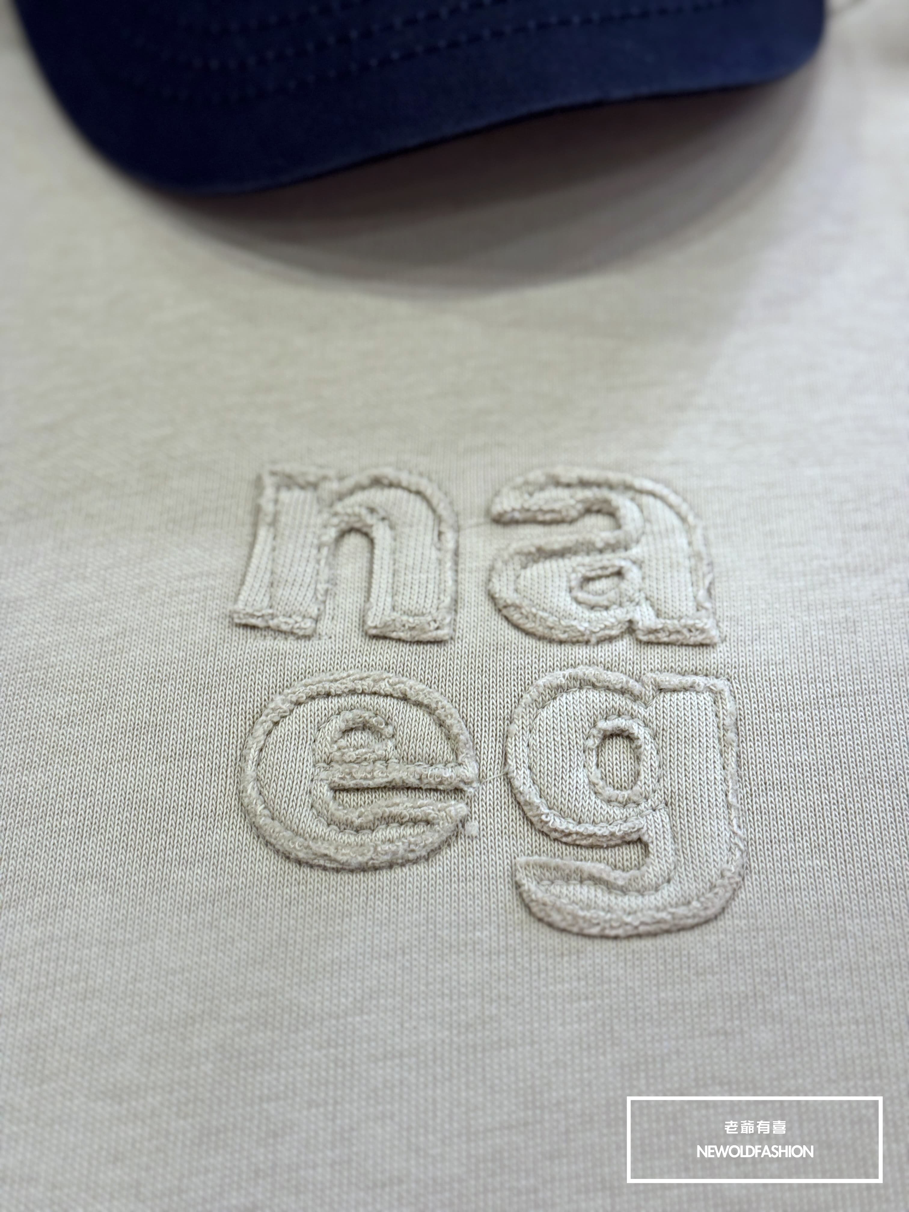 『新品上市』重磅NAEG拼布車線帽T-卡其(NOF24091109)