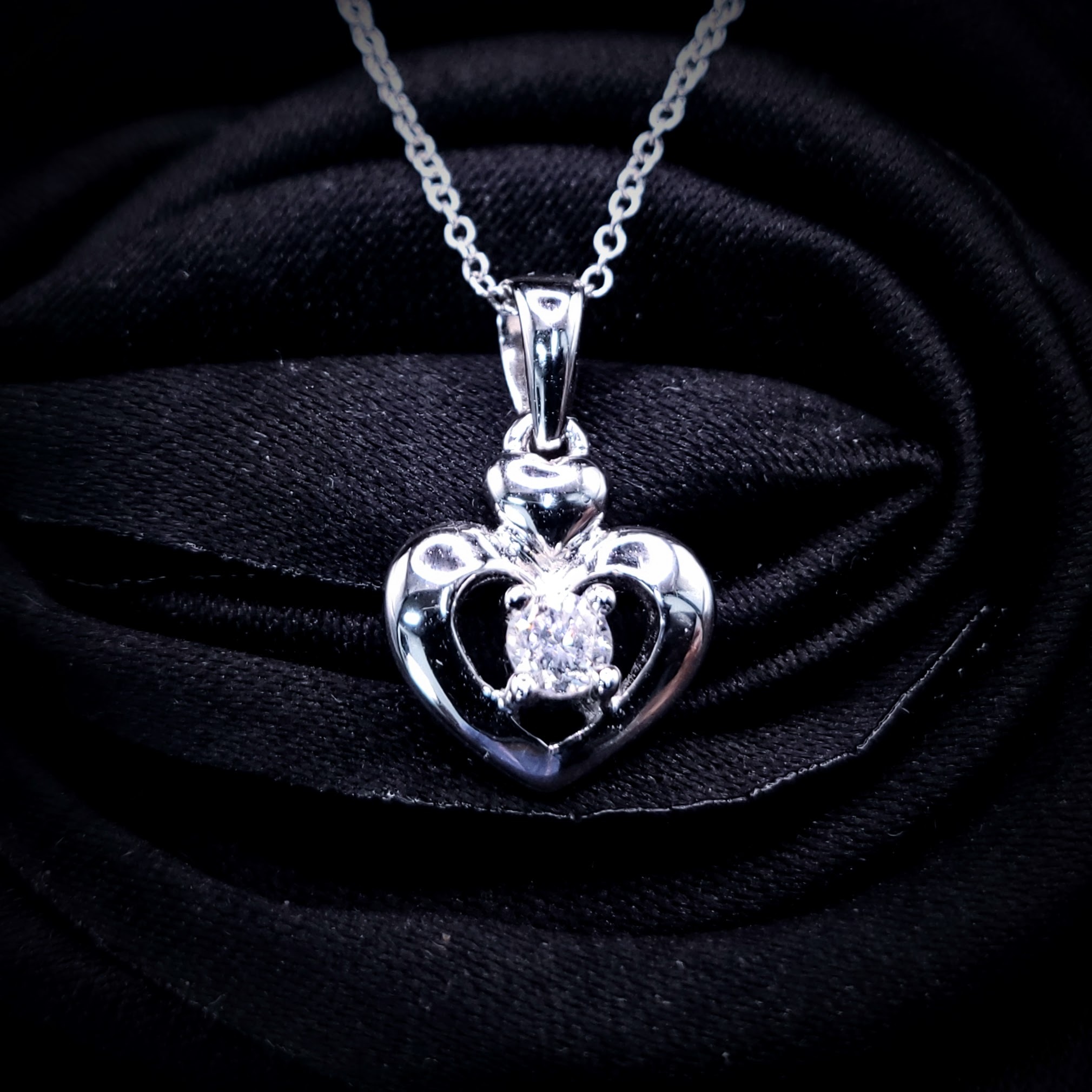 18K White Gold 0.10ct Diamond Pendant