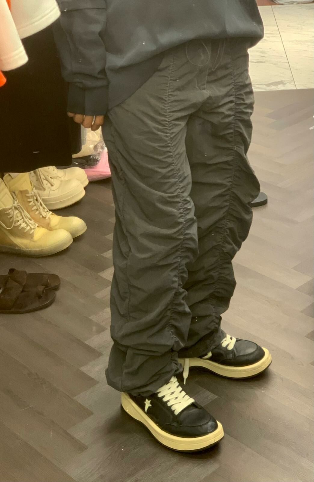 淨色皺褶可束腳鬆身褲 HAND-044P