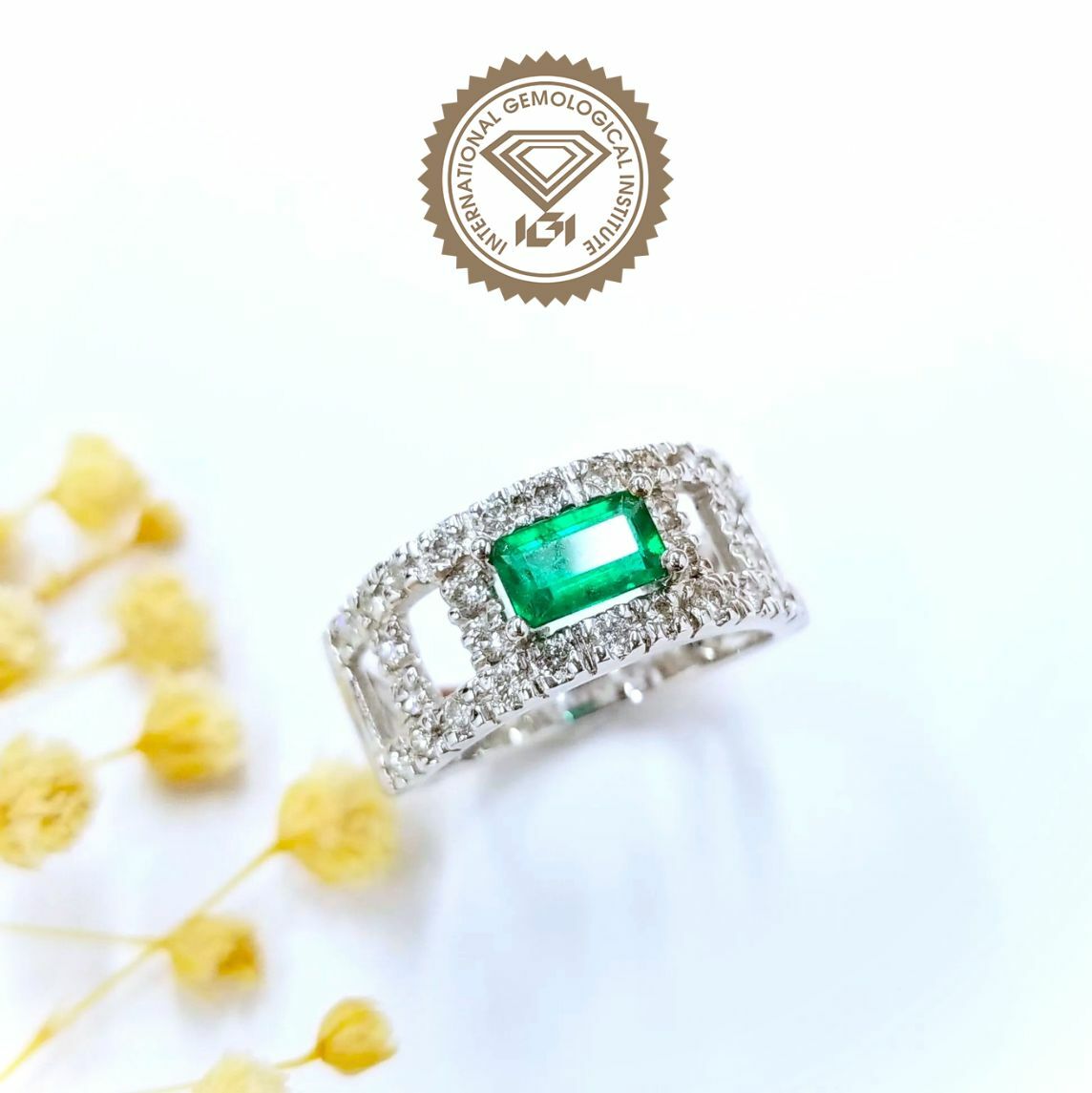 18K White Gold 0.56ct Emerald and Diamond Ring