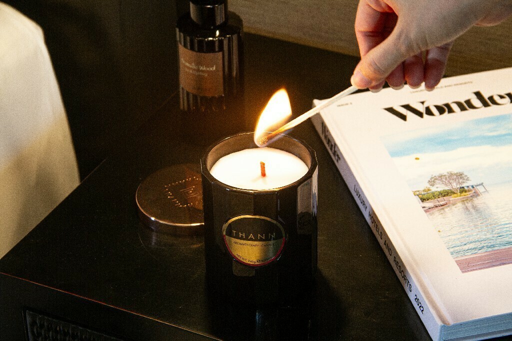 THANN 香氛蠟燭240G