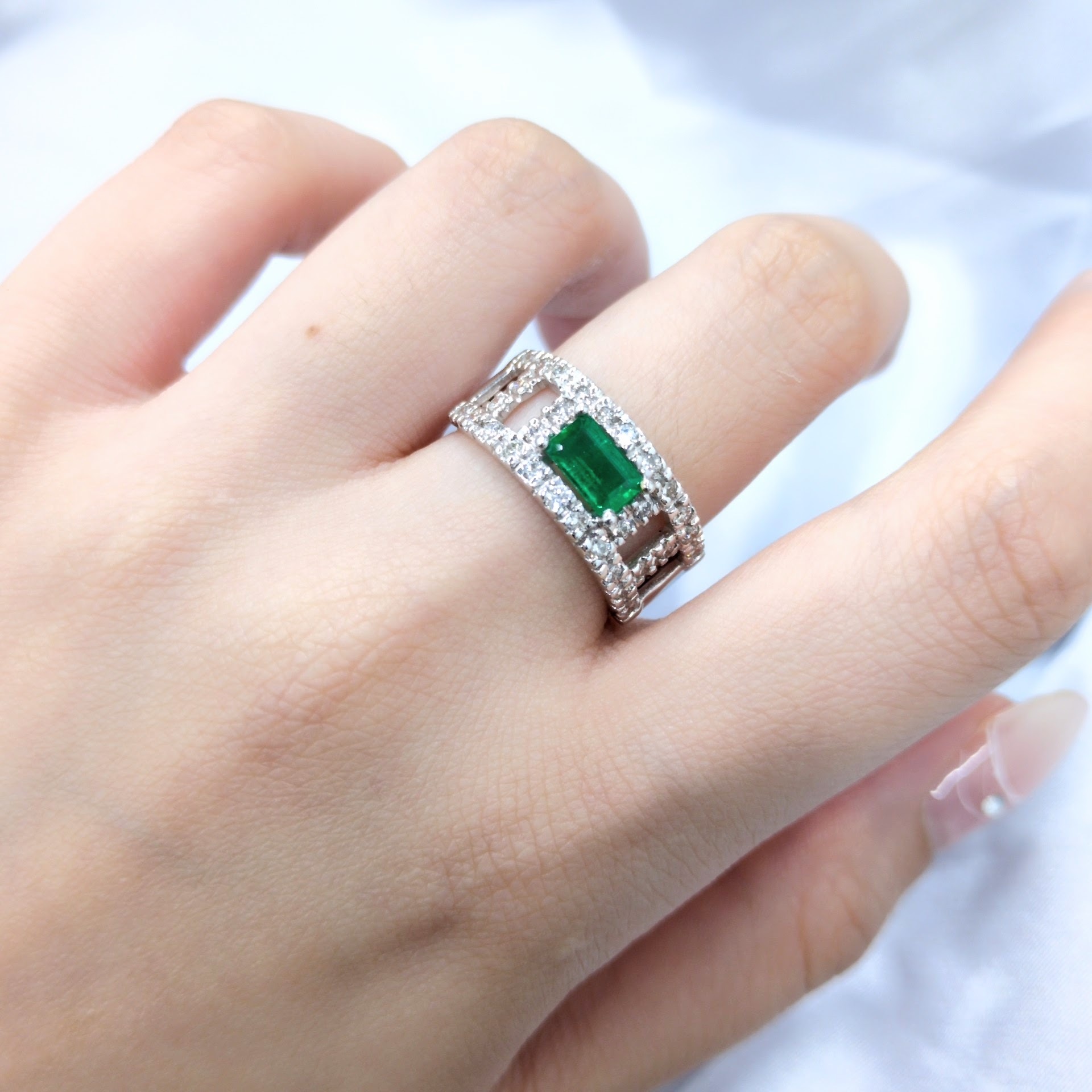18K White Gold 0.56ct Emerald and Diamond Ring