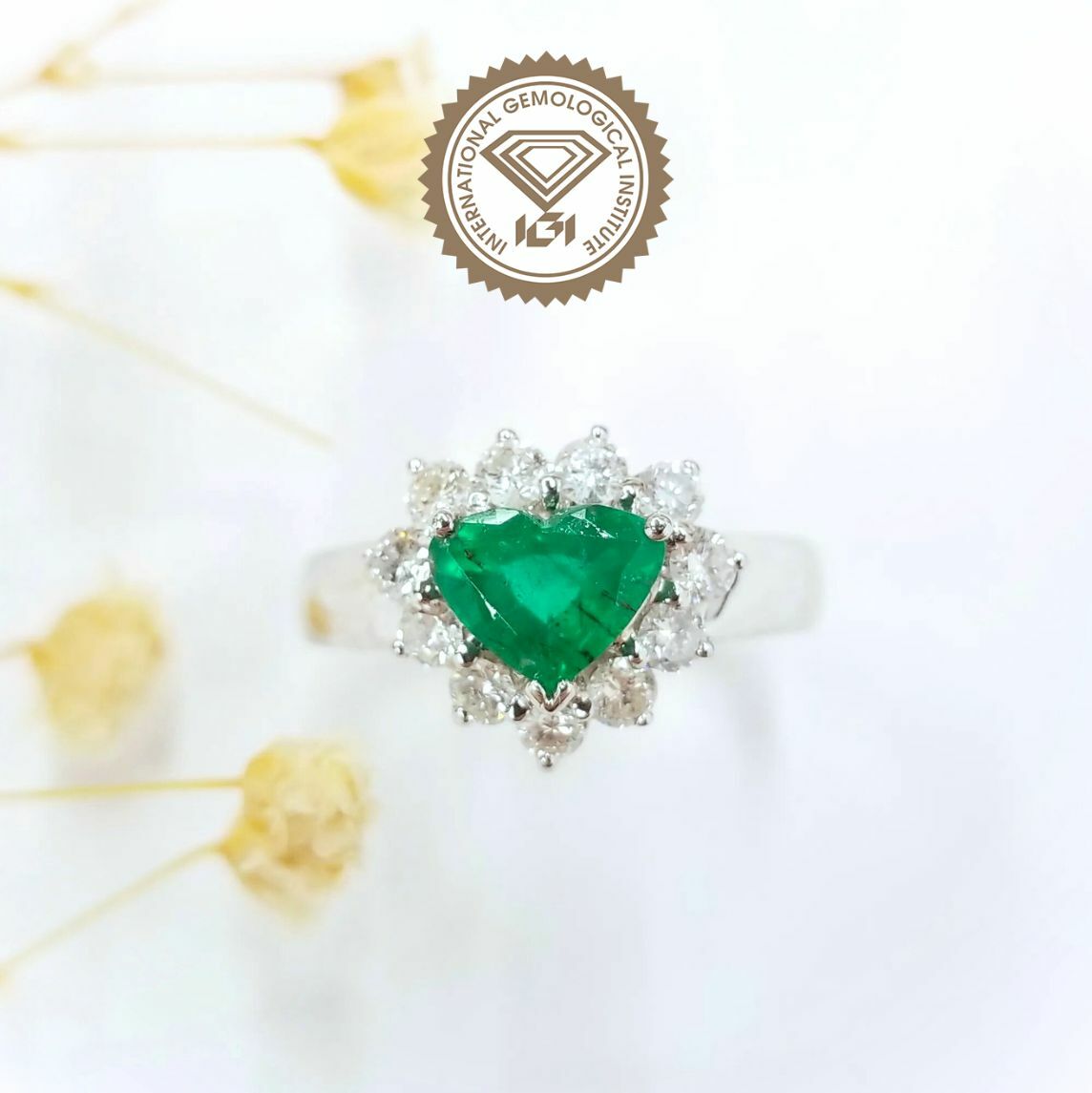 18K White Gold 1.05ct Emerald and Diamond Ring