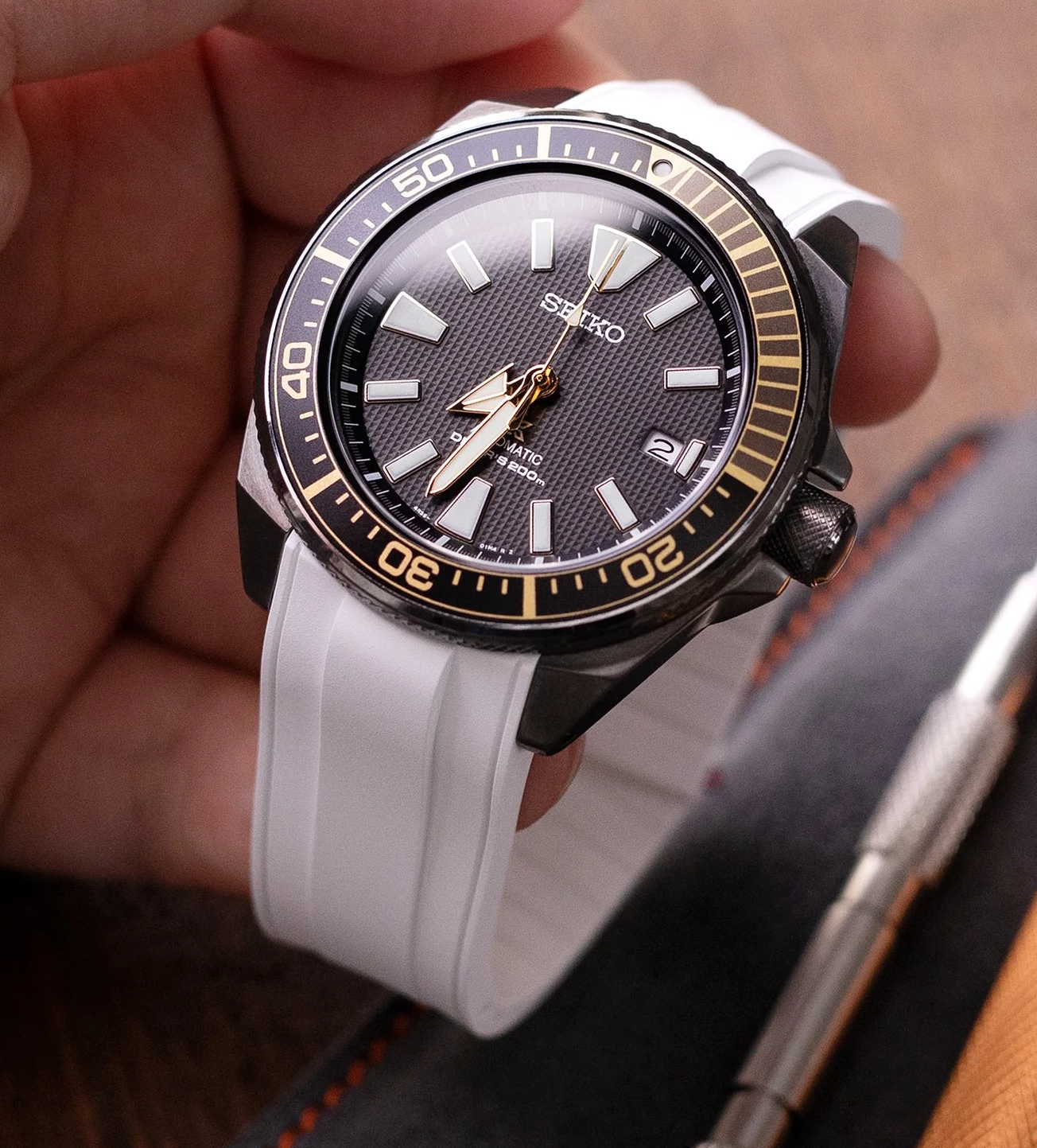 萬年鐘錶 - 太空人錶帶 - SEIKO Samurai 武士系列專用錶帶 白色 彎曲錶耳 橡膠錶帶  王者武士 專用代用 XSRX1AM-22A20BZZ00