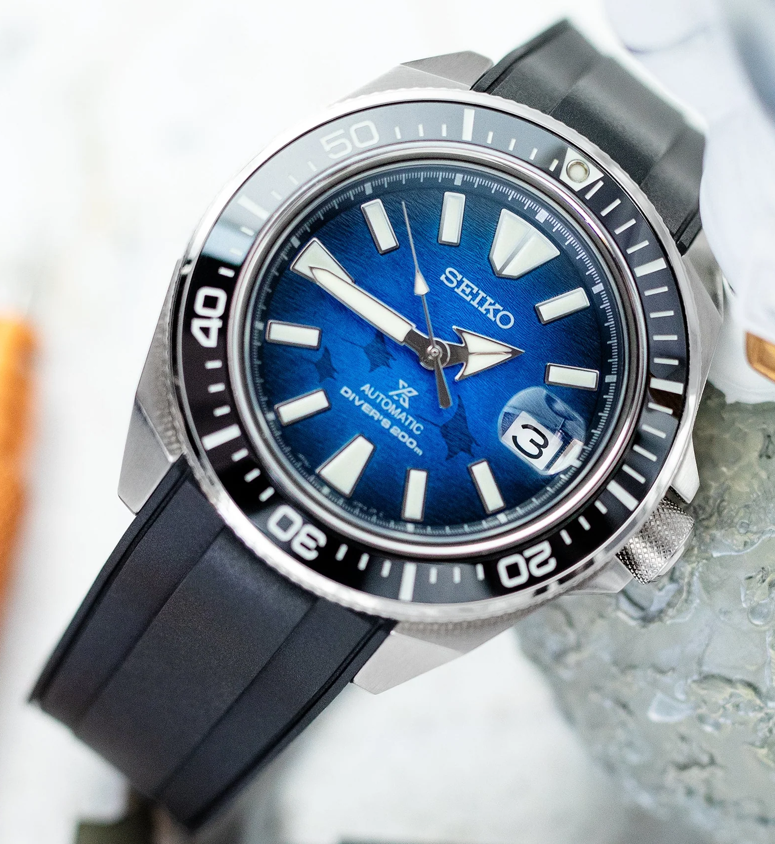 萬年鐘錶 - 太空人錶帶 - SEIKO Samurai 武士系列專用錶帶 黑色 彎曲錶耳 橡膠錶帶  王者武士 專用代用 XSRX1AA-22A20BZZ00