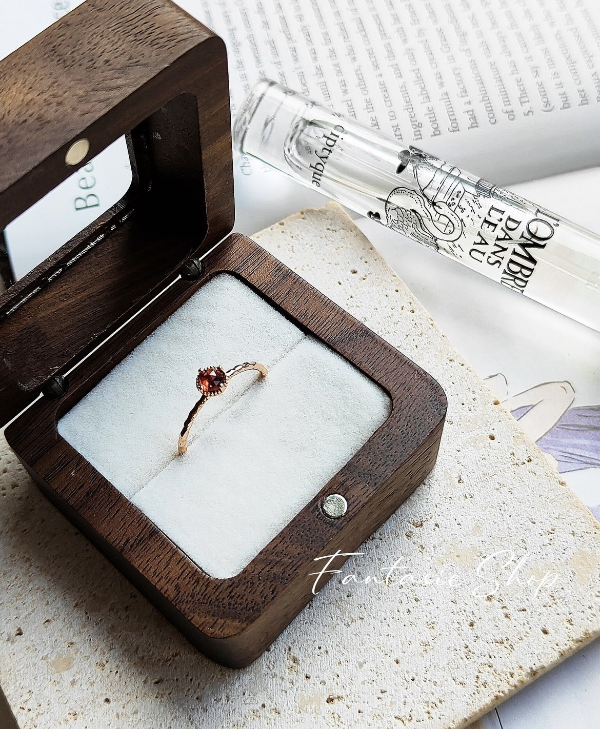 高質感輕珠寶-古典石榴石戒指