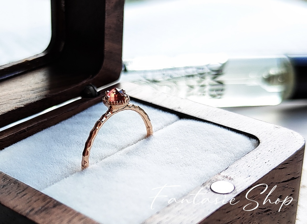 高質感輕珠寶-古典石榴石戒指