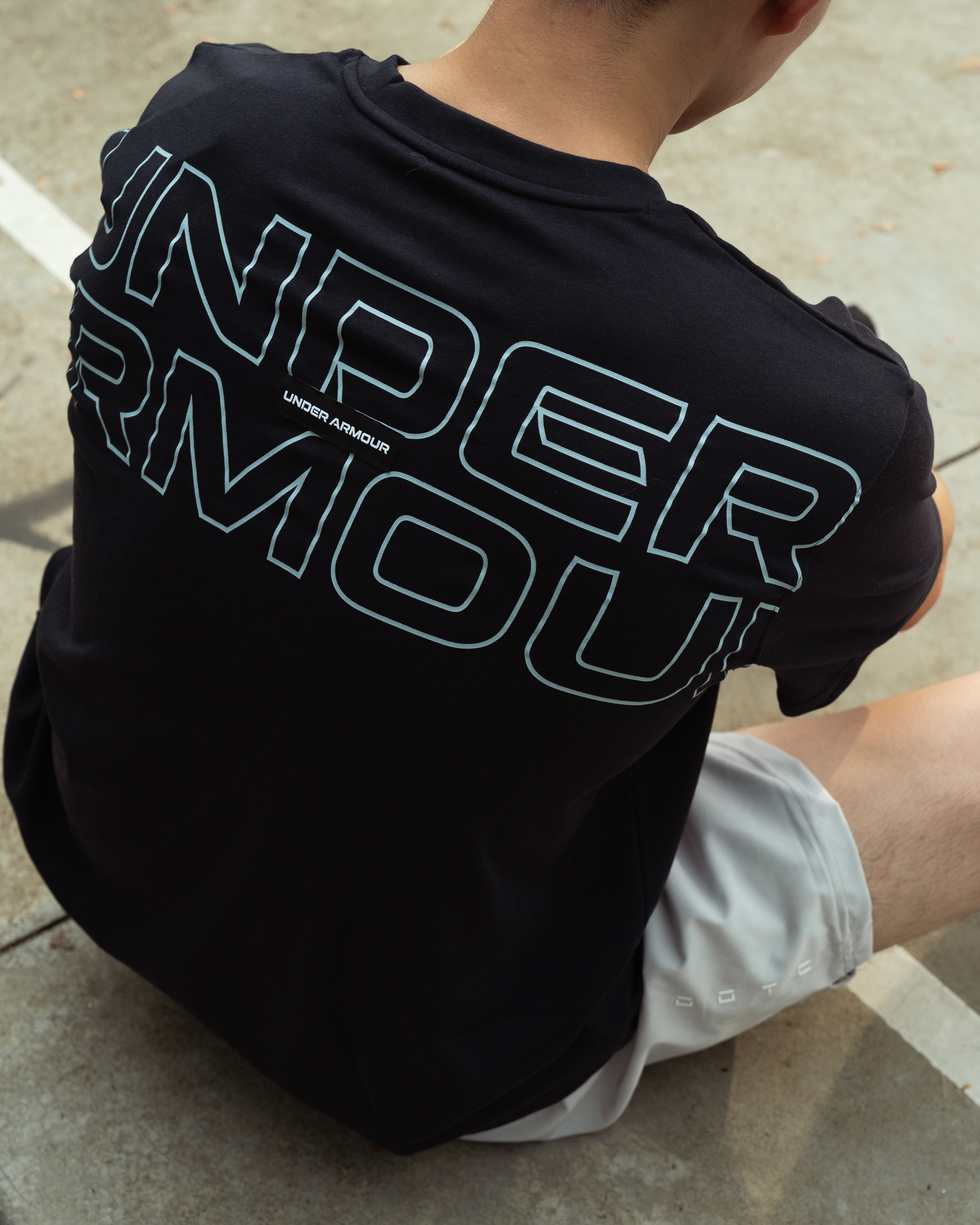 『所有愛運動的人都有一件🐉』Under Armour Outline Heavyweight 黑短踢