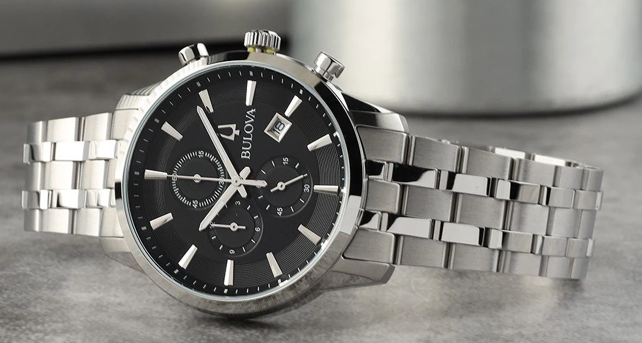 萬年鐘錶 - BULOVA 寶路華 Sutton 系列   黑色面盤三眼計時不鏽鋼錶帶男錶 96B412 錶徑 41MM