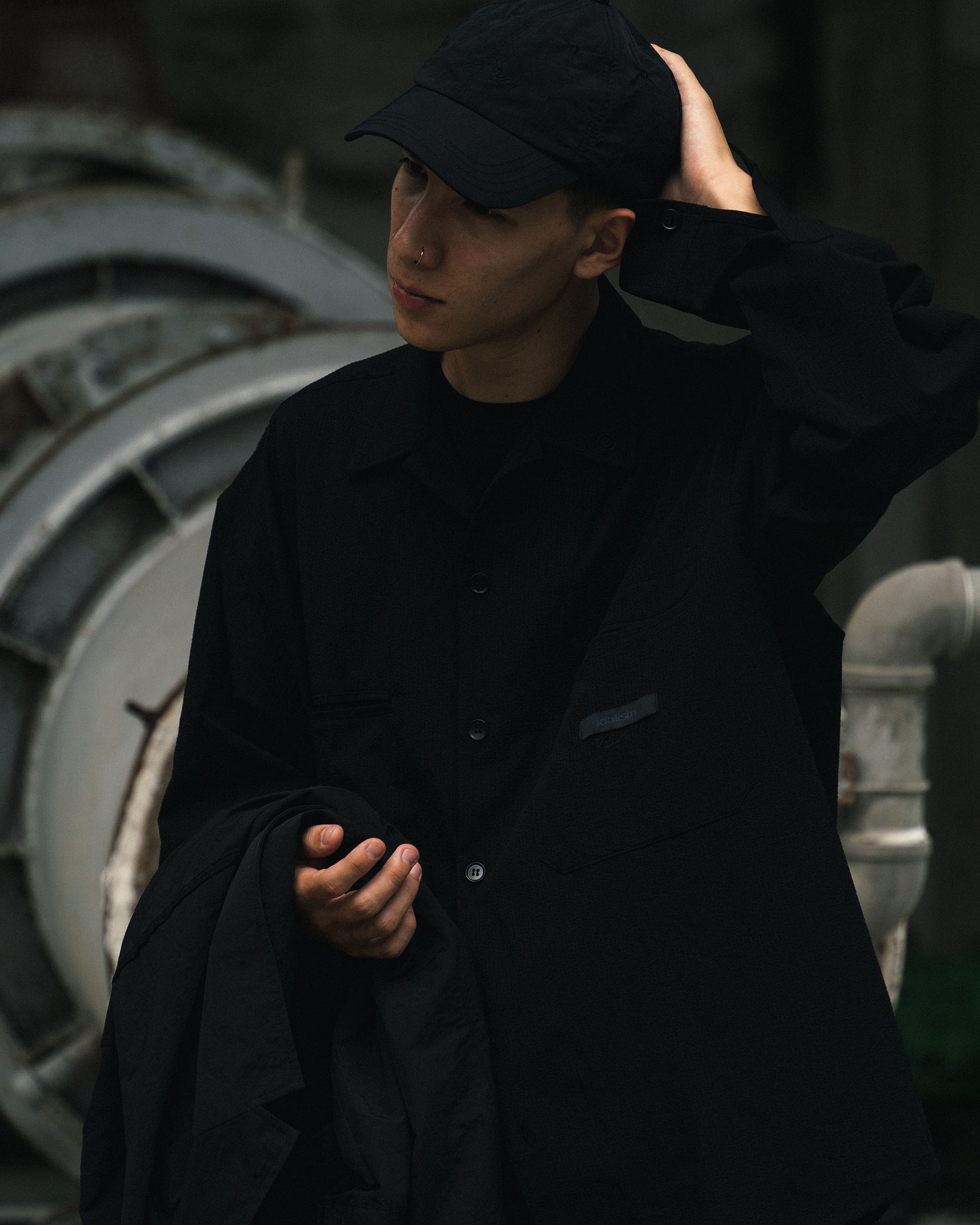 Idealism Black Type Shirt