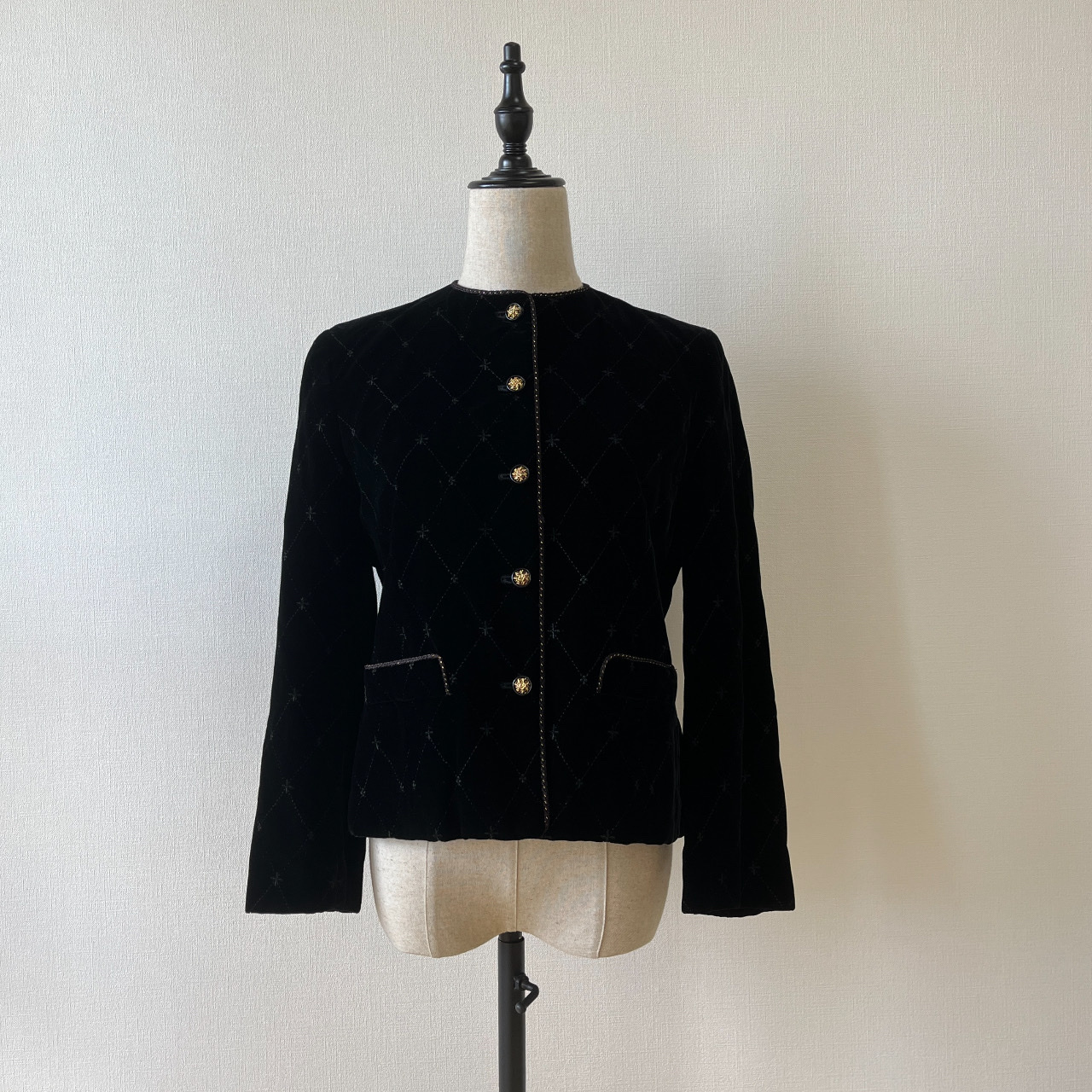 黑色菱形格紋絨面短外套