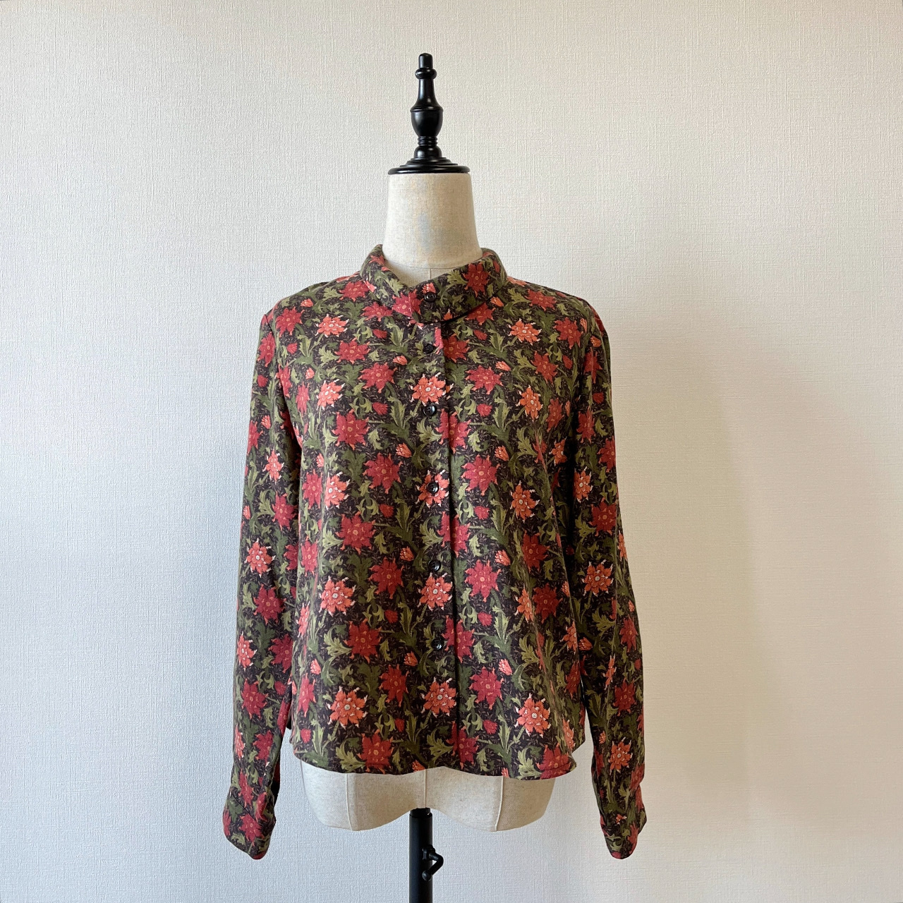 日本製V&A印花圖案羊毛古著上衣