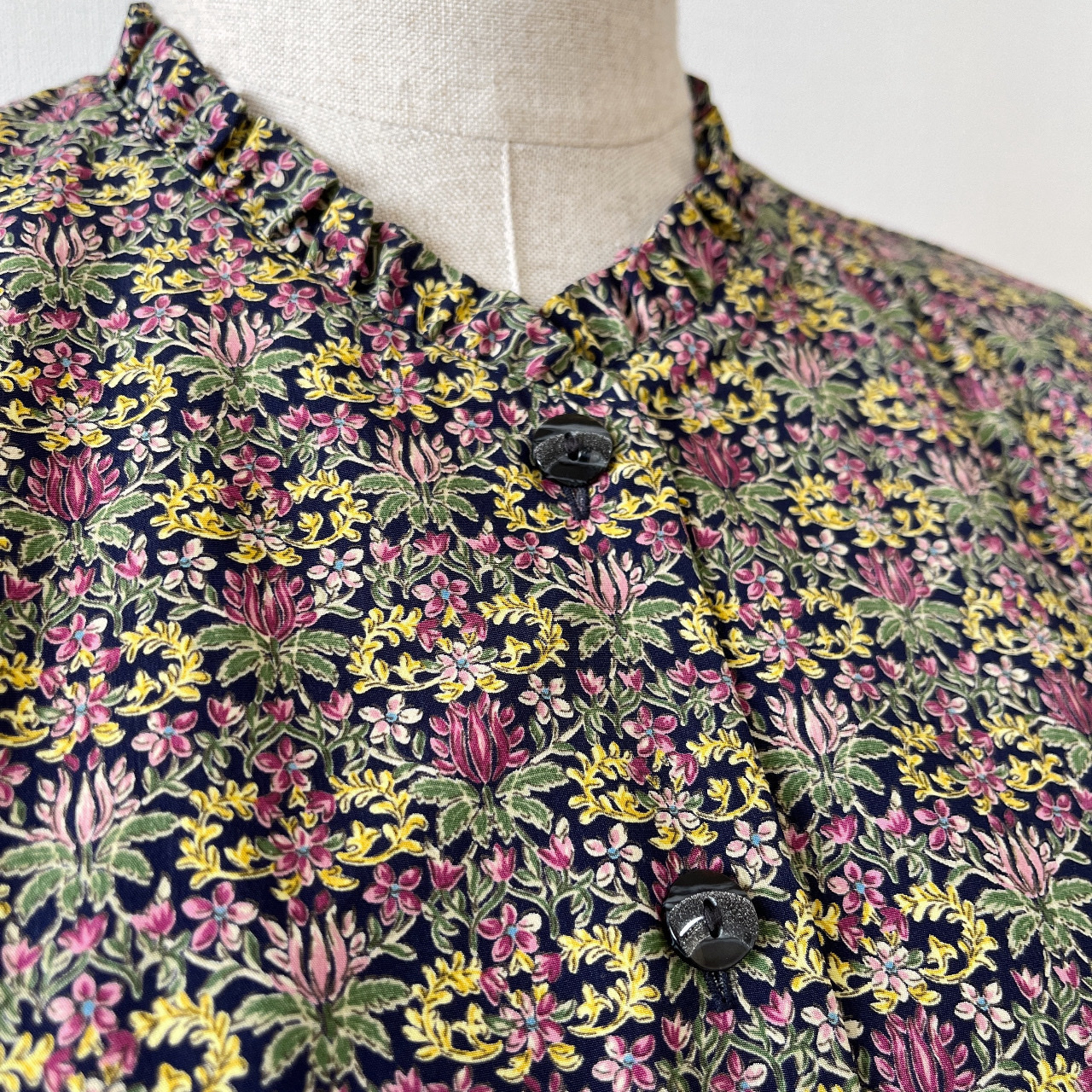 日本製V&A Ruffle領印花圖案羊毛古著上衣