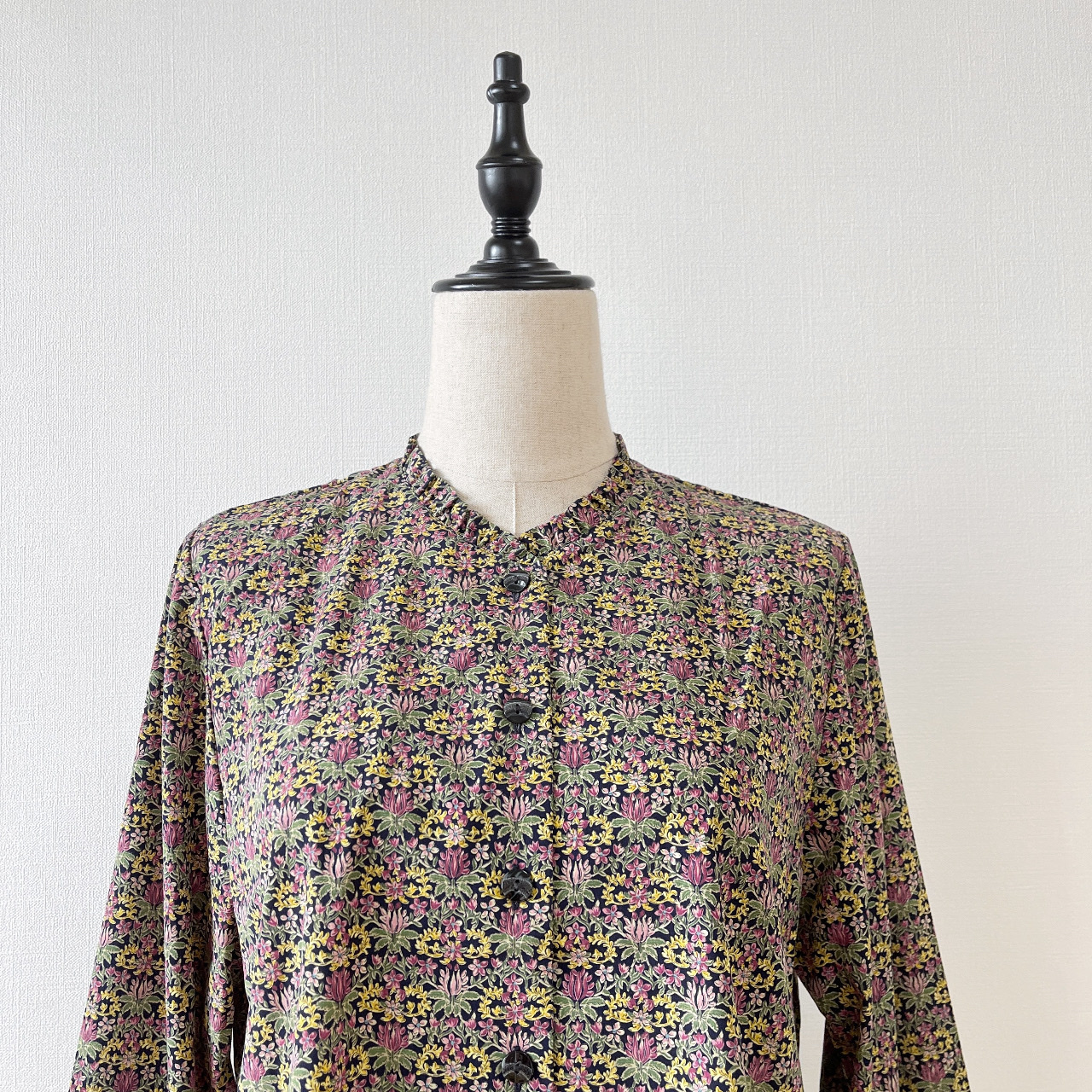 日本製V&A Ruffle領印花圖案羊毛古著上衣